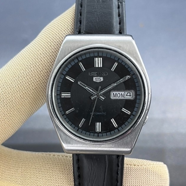 Vintage Seiko 5 Automatic Matte Black Dial Japan Made Men’s Watch 6309-8830.