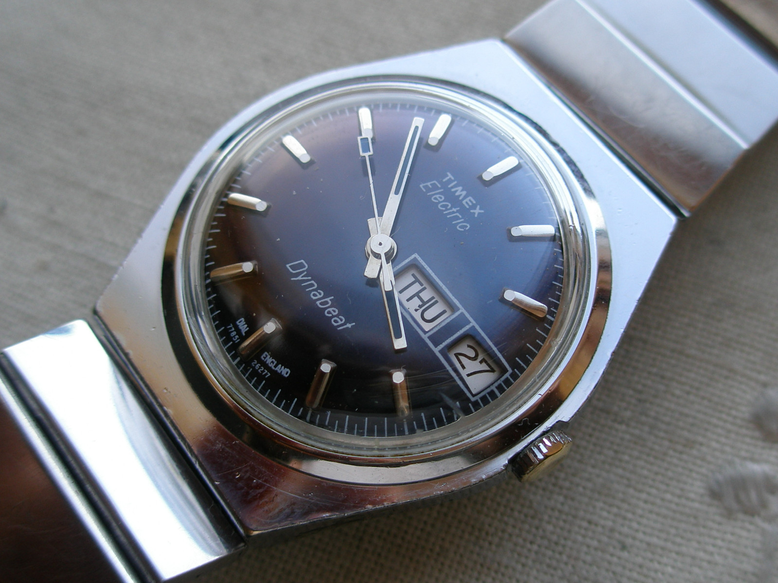 LARGE VINTAGE 1968 TIMEX ELECTRIC DYNABEAT, CHROME/SS, NEEDS HELP.