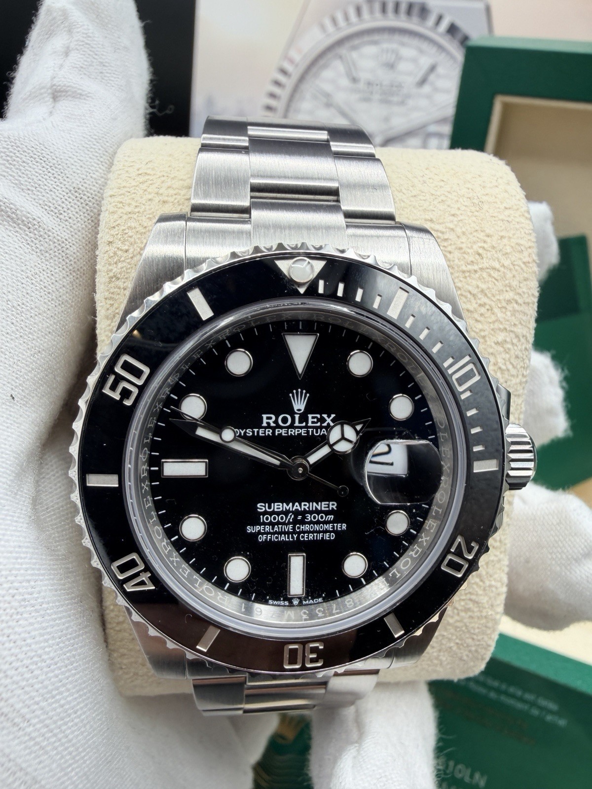 Rolex Submariner 126600Silver Oyster Bracelet with Black Bezel