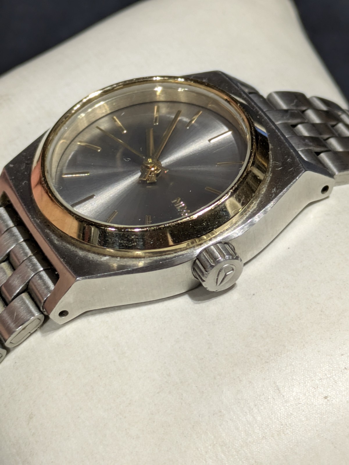 Nixon The Time Teller Quartz Silver Dial Stainless Steel Bracelet 100m New Btry