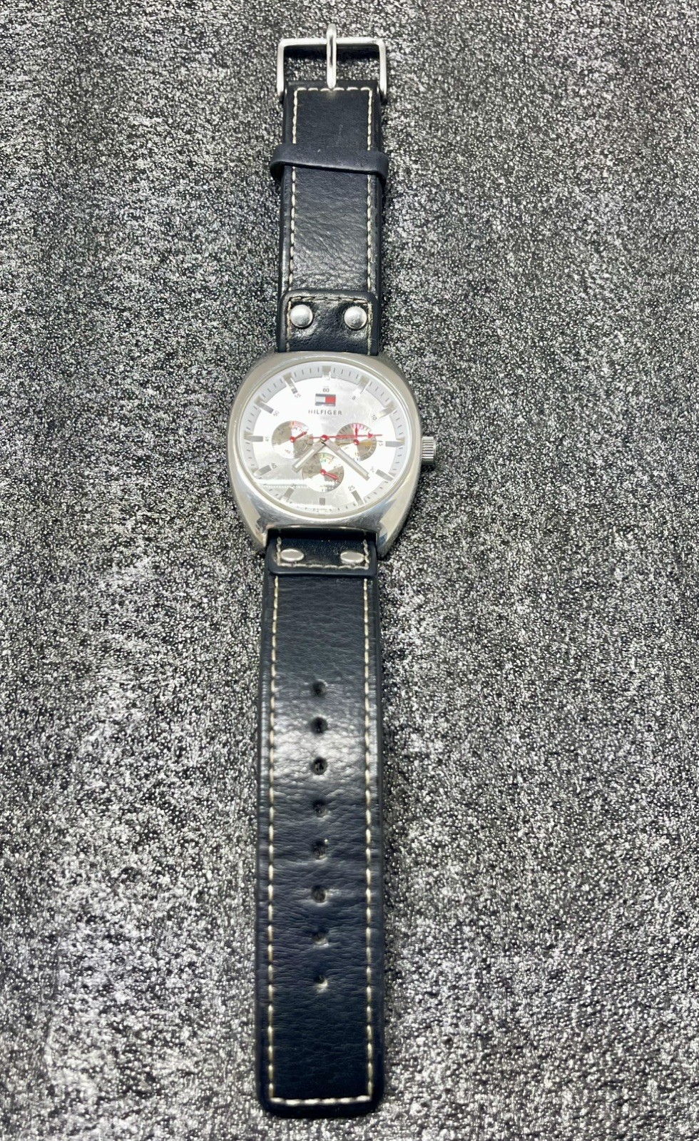 Tommy Hilfiger Men’s Watch F90222 Studded Leather Strap, Vintage! Fast Shipping