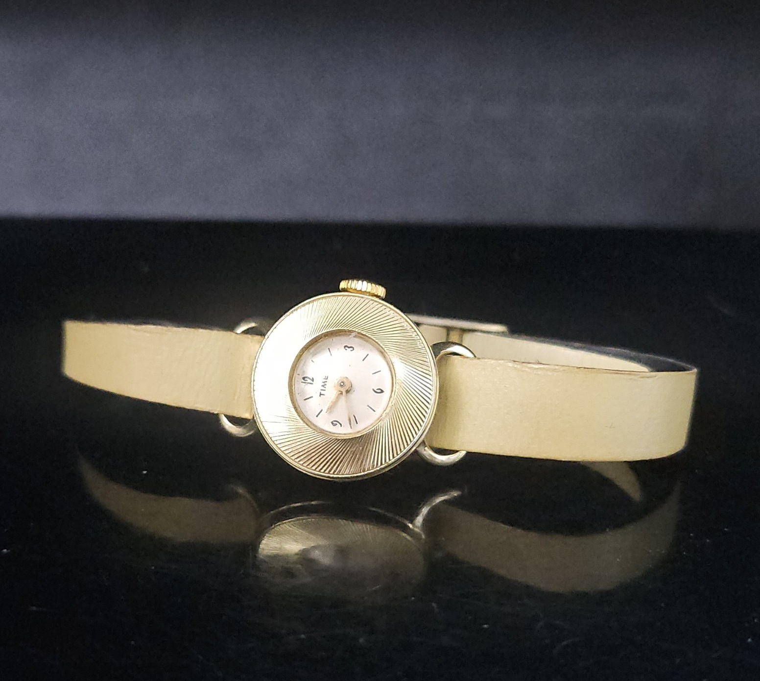 Timex Quartz Analog Round Wristwatch Gold Tone Case White Dial Beige Leather