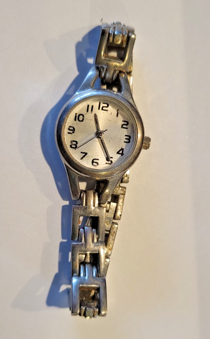 Vintage Battery Operated Women’s Watch With Japan MOVT FMD