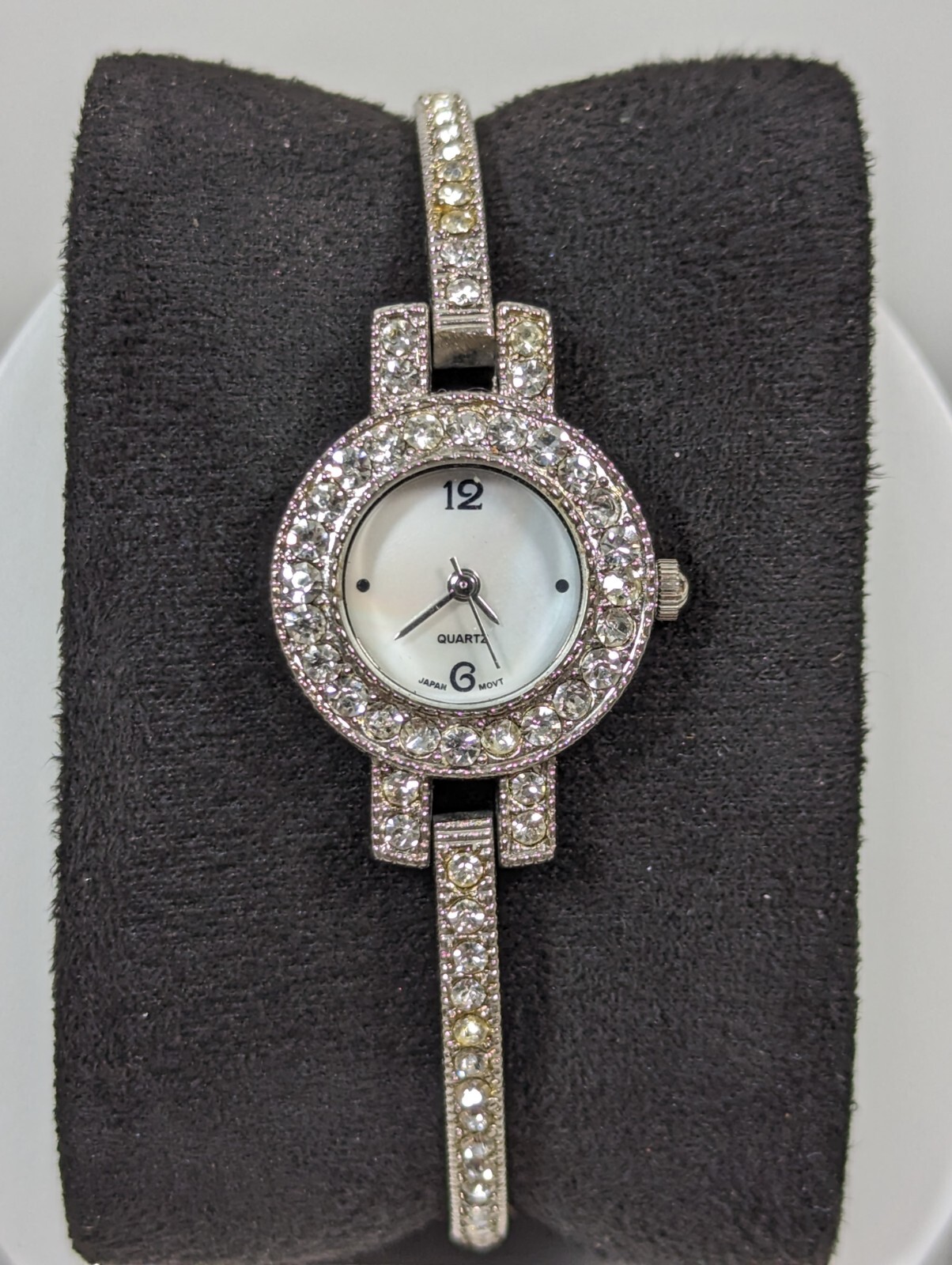 White Pearlized Dial Crystal Ac7cent Round Case Shiny Bracelet Band Watch