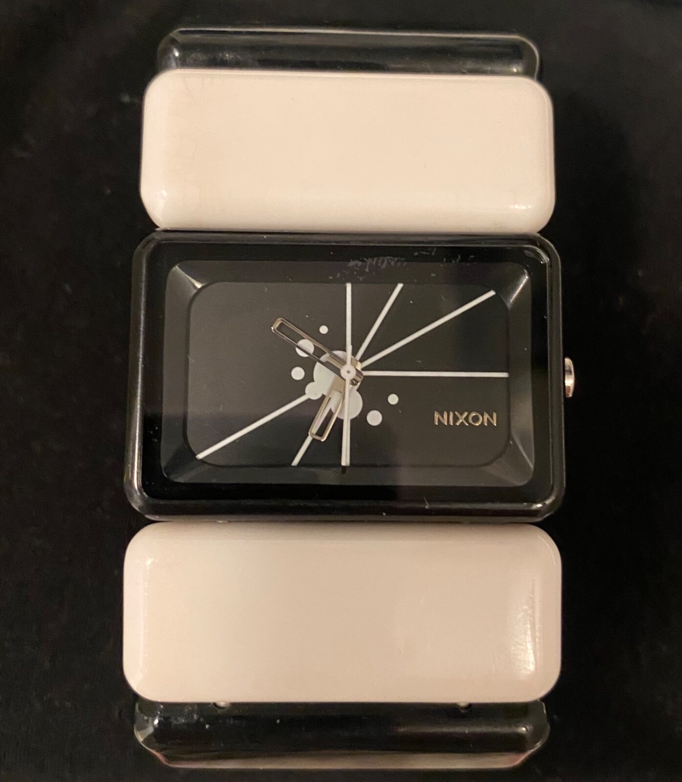 Nixon Vega Watch Women 43mm Black Dial B&W Stretch Band New Battery