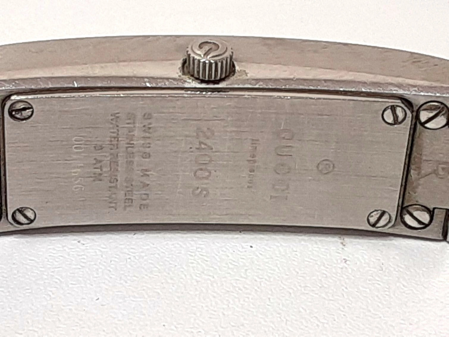 Gucci Ladies Bangle Watch 2400S Silver SS Quartz Analog From Japan