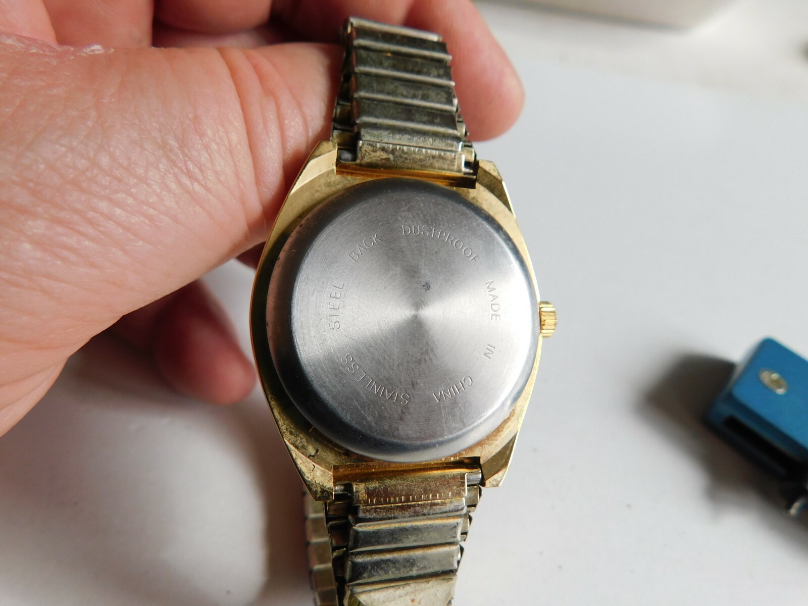 VINTAGE CHINA 1980’S MECHANICAL MEN’S WATCH – CENOVA – RUNS !