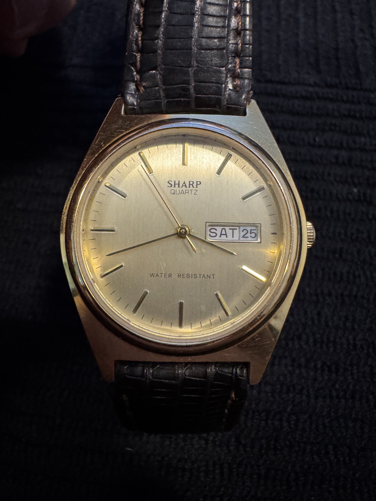 Vintage Sharp 277093 Men’s Gold Tone Day Date Quartz Wristwatch