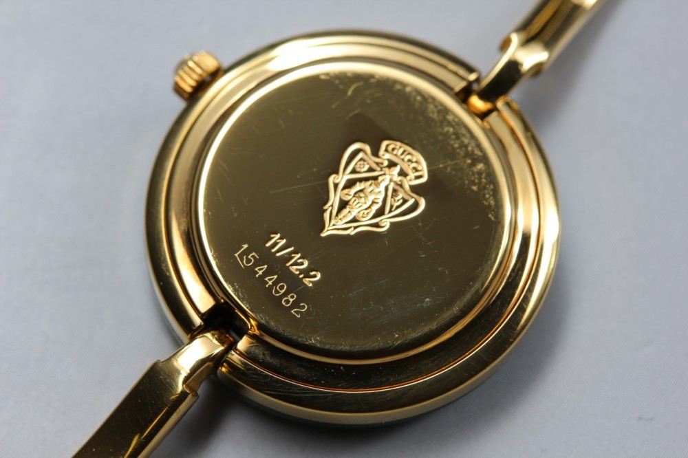 Near MINT GUCCI 11/12.2 12 Change Bezels Gold Bangle Quartz Ladies Watch w/ Box