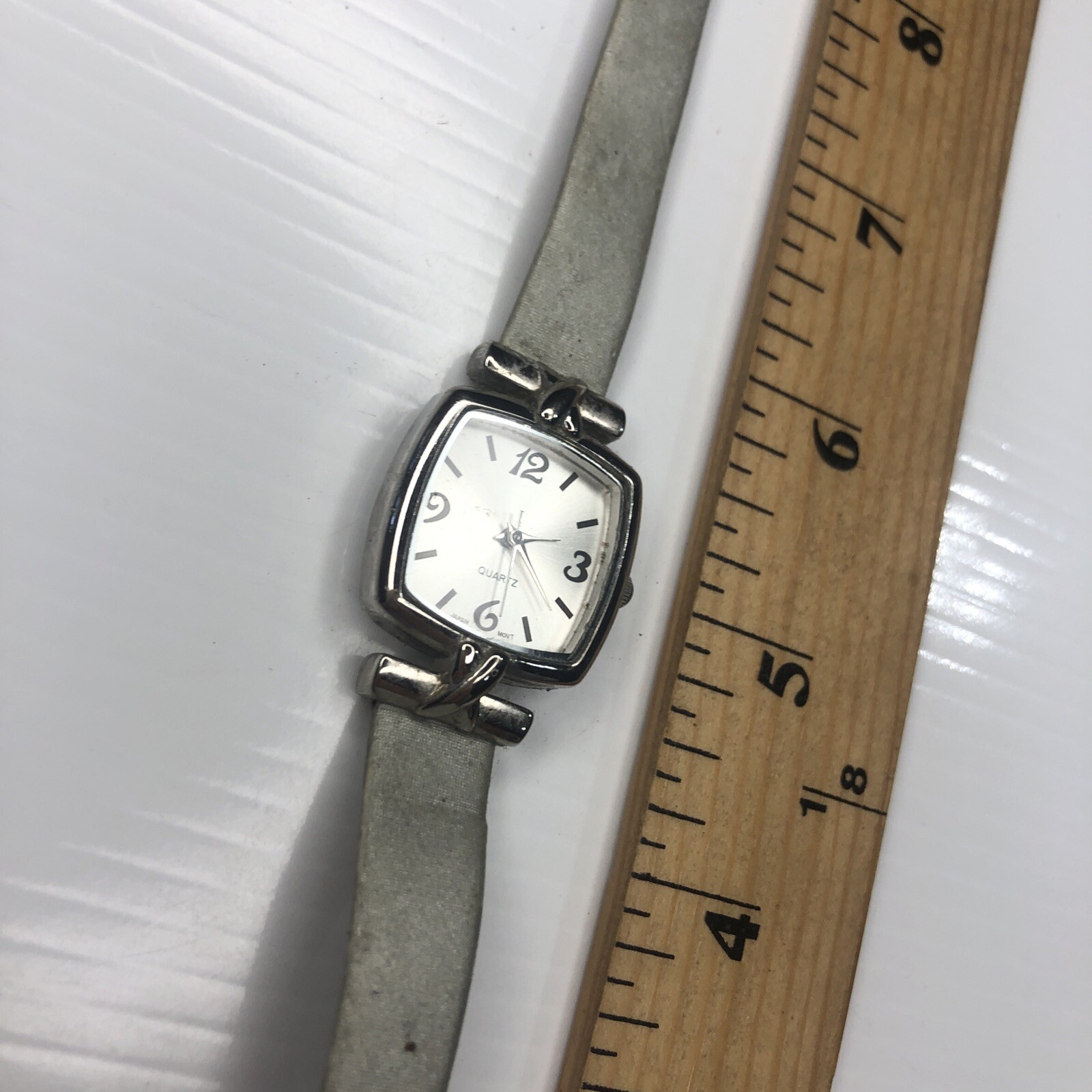 X10 LST JAPAN Silver Stainless Fabric Ladies Retro Quartz Watch Untested