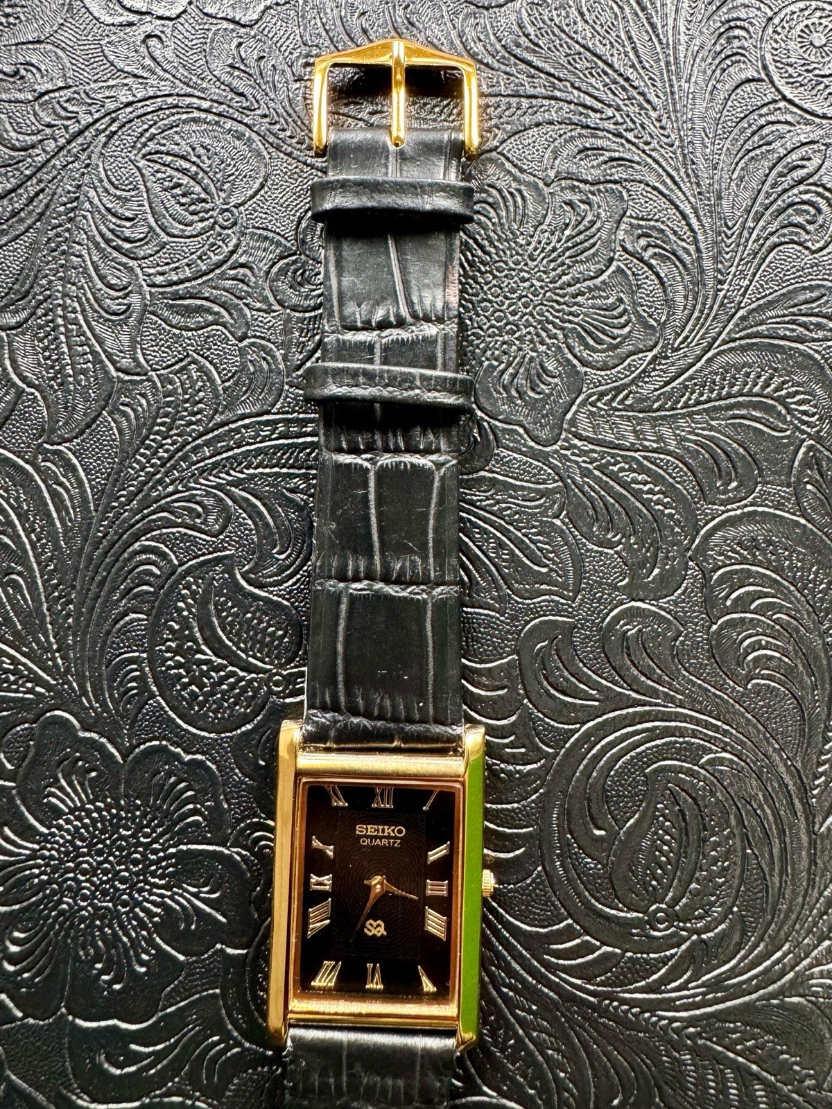 BLACK DIAL RARE Vintage Seiko Slim Quartz Men’s Wrist Watch