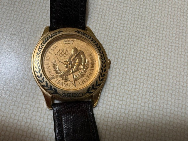 MENS SEIKO QUARTZ WATCH 1994 OLYMPIC LILLEHAMMER GOLD DIAL/CASE BLACK LEATHER