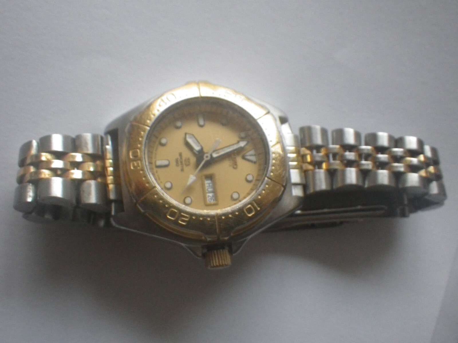 SEIKO quartz SQ Sports 150 Woman-Water Resistant-2 Tone Day/Date