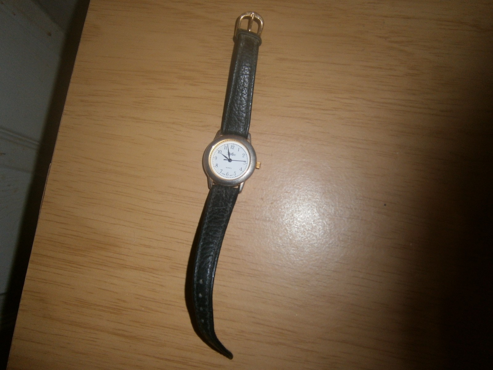 Classic mid 2000’s ladies ‘Reflex’ quartz black leather watch. 20.5cm(E22a1)