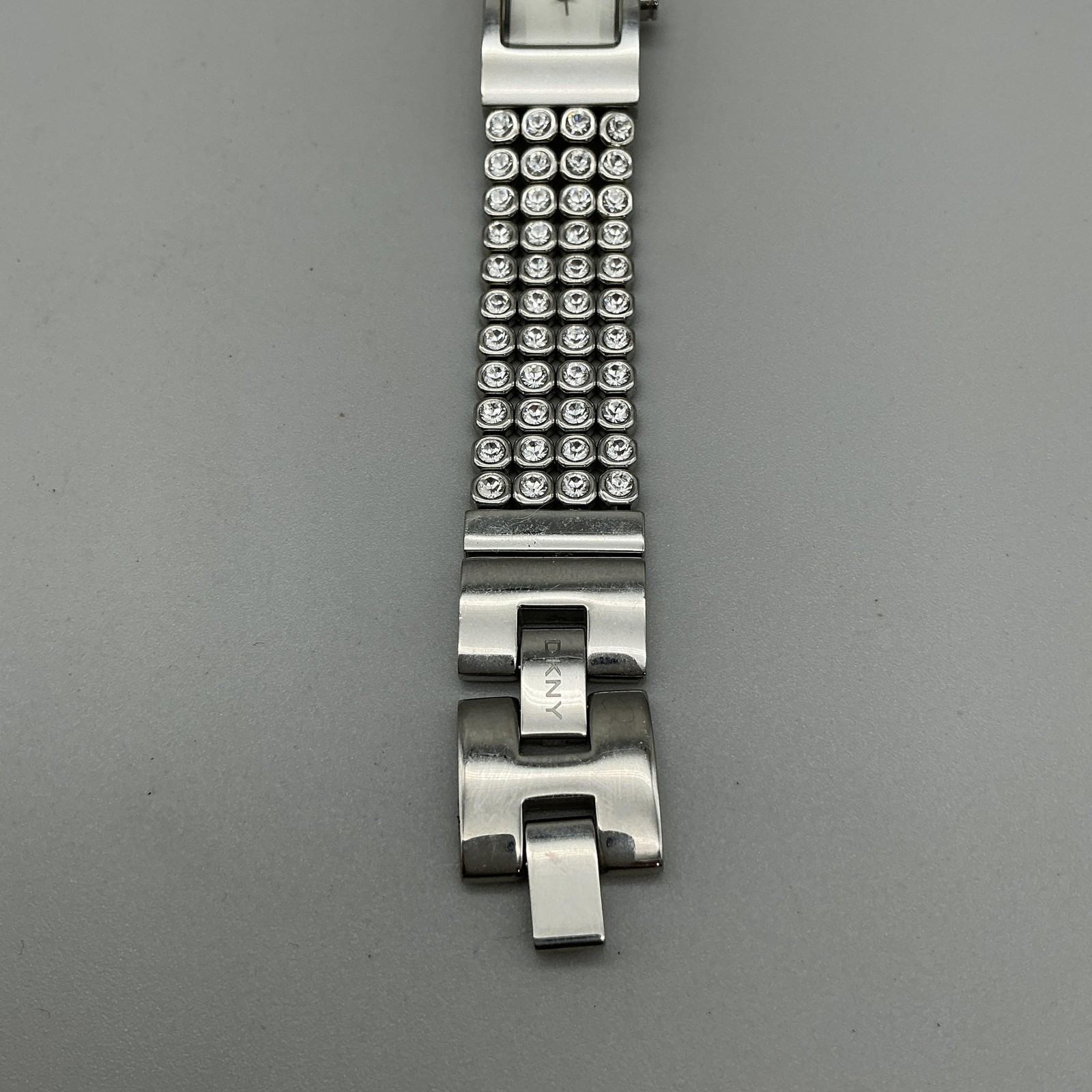 DKNY Womens Watch 16mm White Dial Crystals Silver Tone NY-2008 New Battery 7.5″