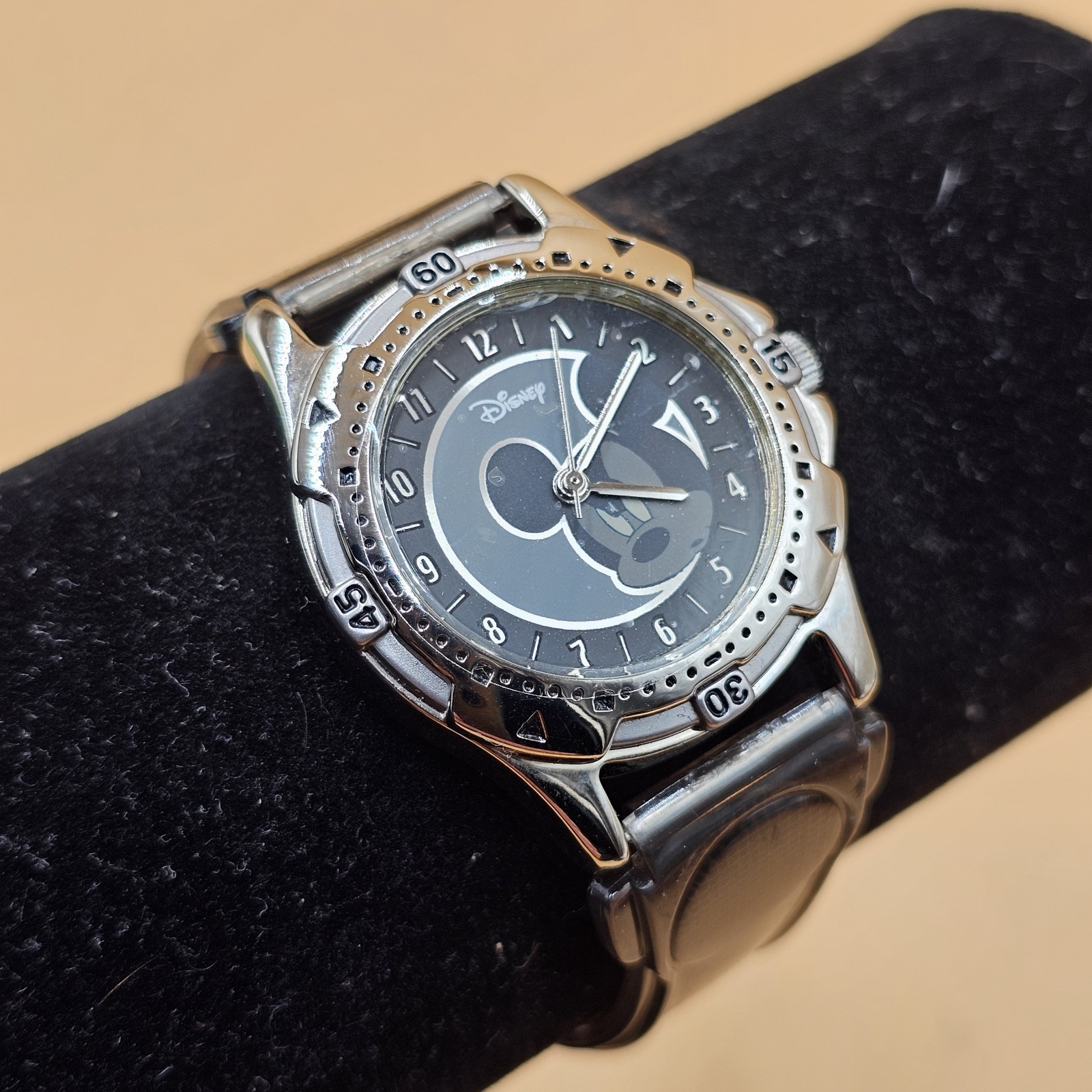 Disney Mickey Mouse Watch SII Marketing Intl MC0065 vtg Black Watch Face