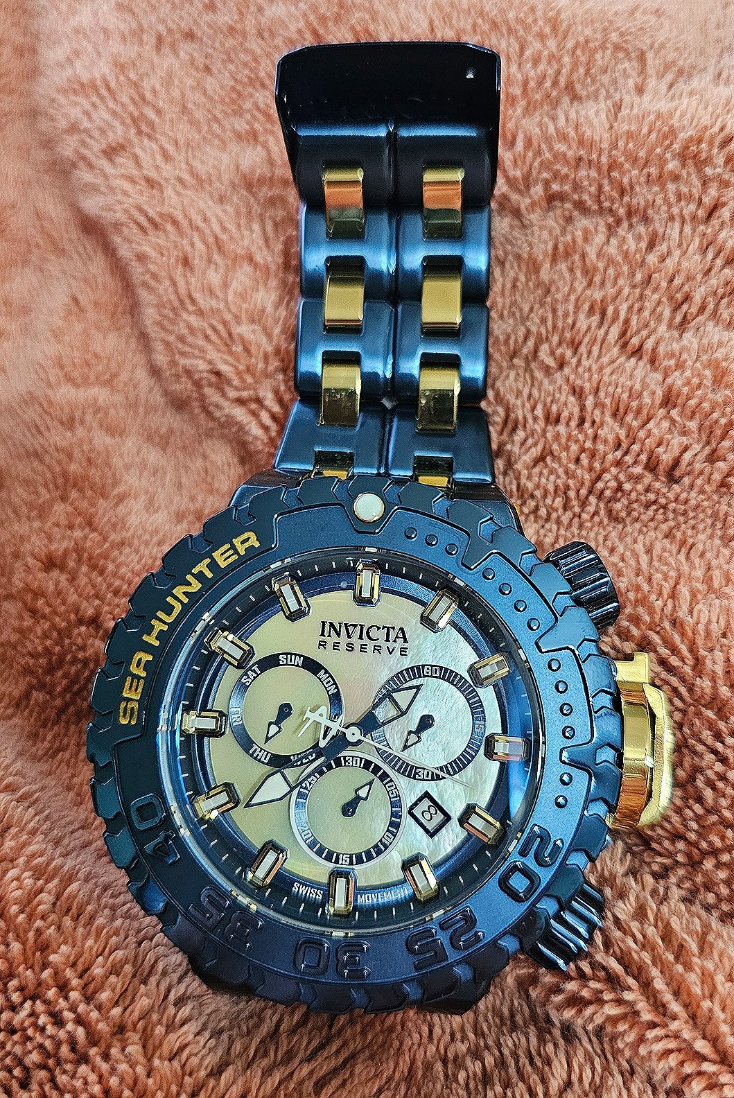 Invicta Reserve Sea Hunter Model 37330 Hyper Blue, Men’s Watch Quartz