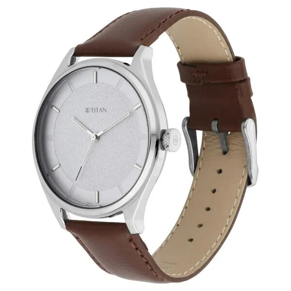 Titan Men’s Classic Watch: Gradient Dial & Sleek Markings with Leather Strap