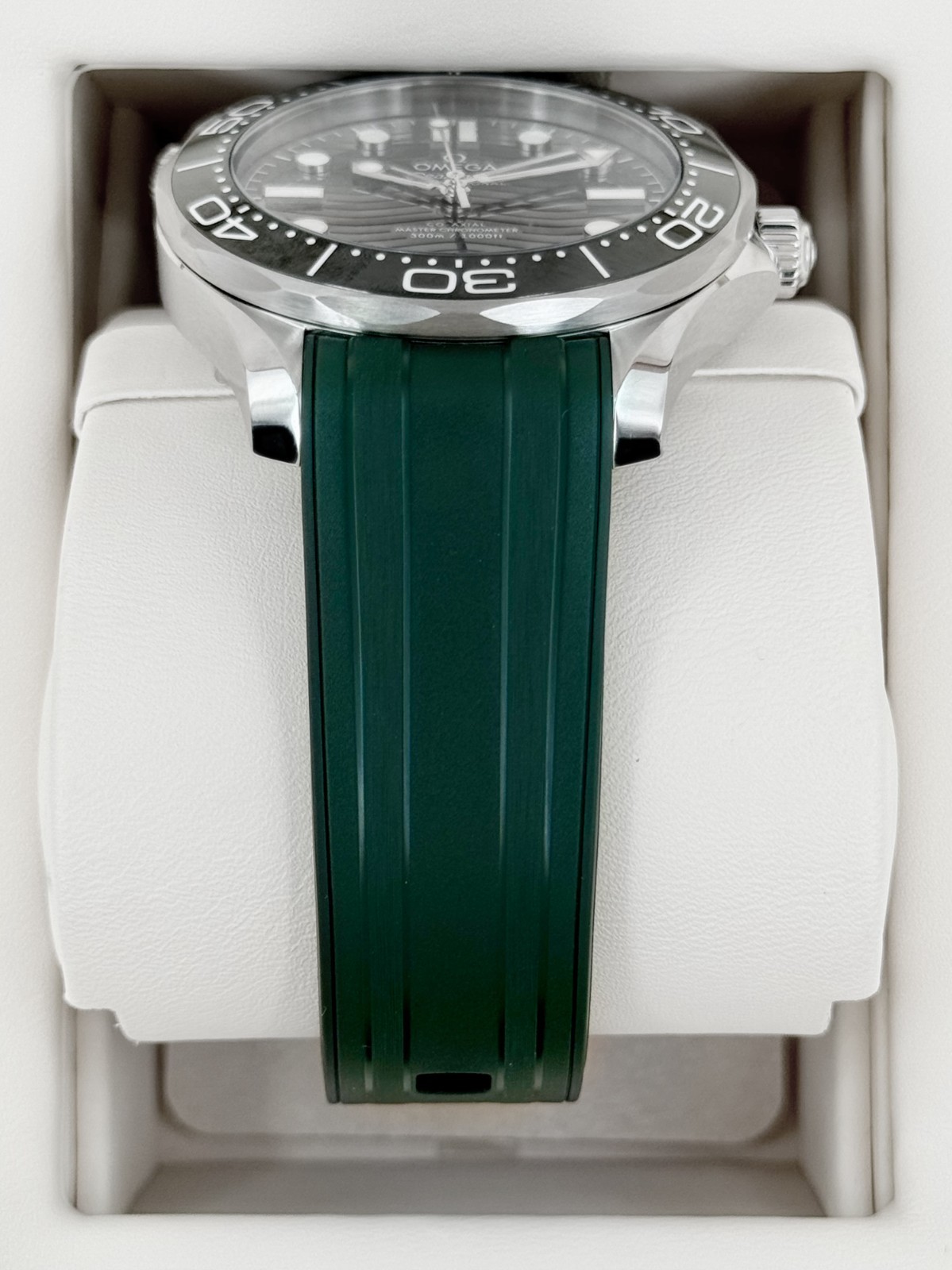 2023 Omega Seamaster Master Chronometer 42mm 210.32.42.20.10.001 Green Dial