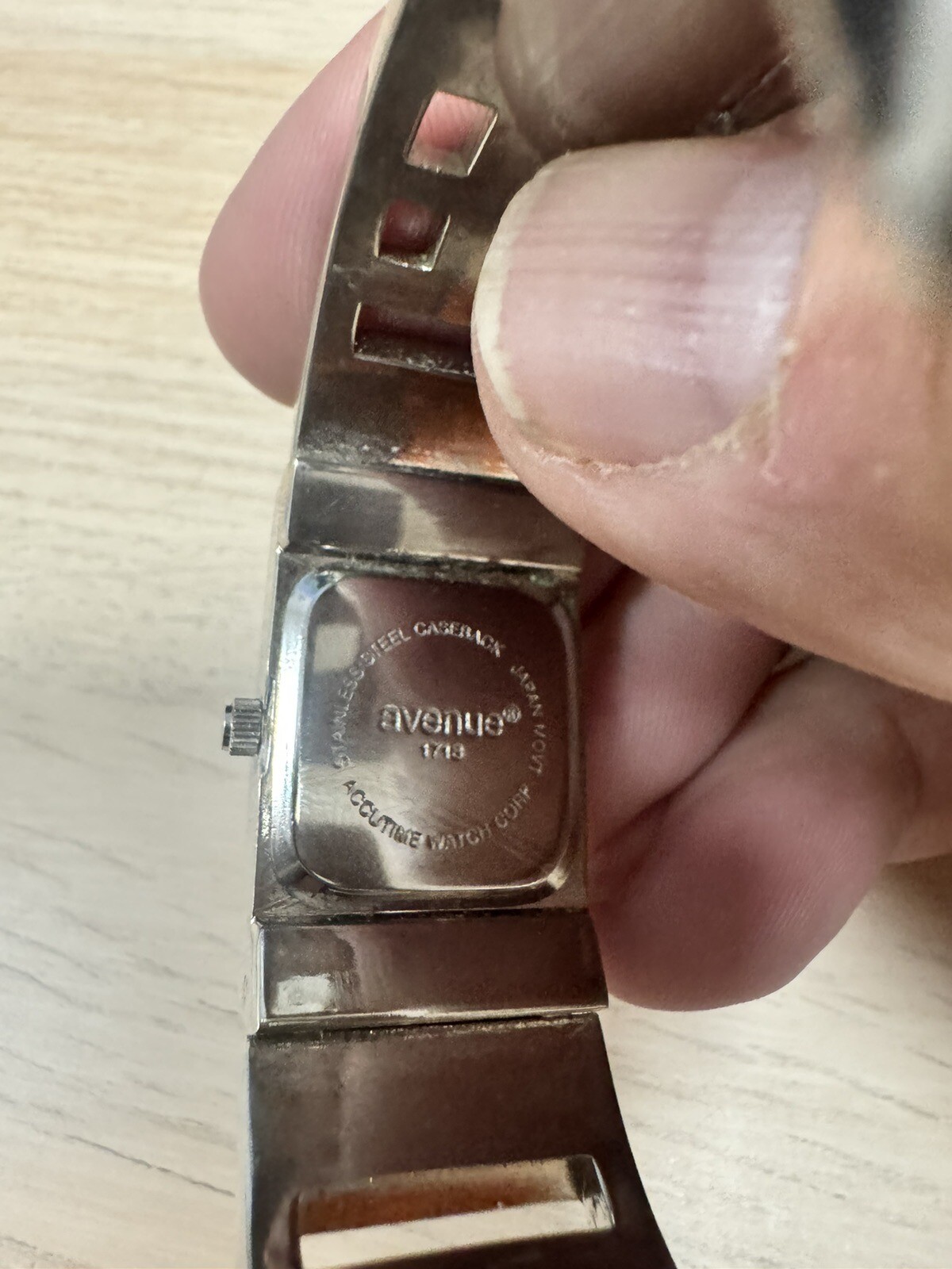 2 Ladies Cuff Style Watches – 1 Avenue and 1 Unbranded – Working