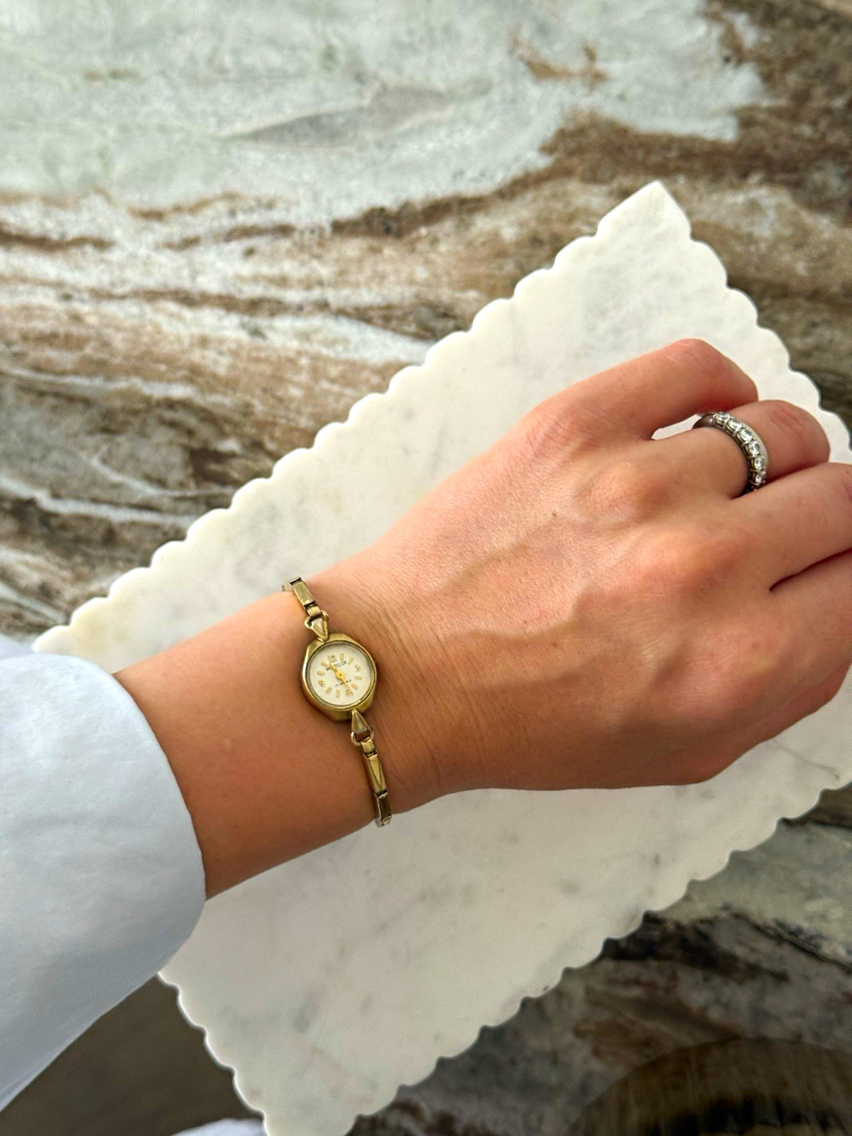 Vintage Women’s Dress Watch Gold-Tone Bracelet White Dial Manual Size S/M