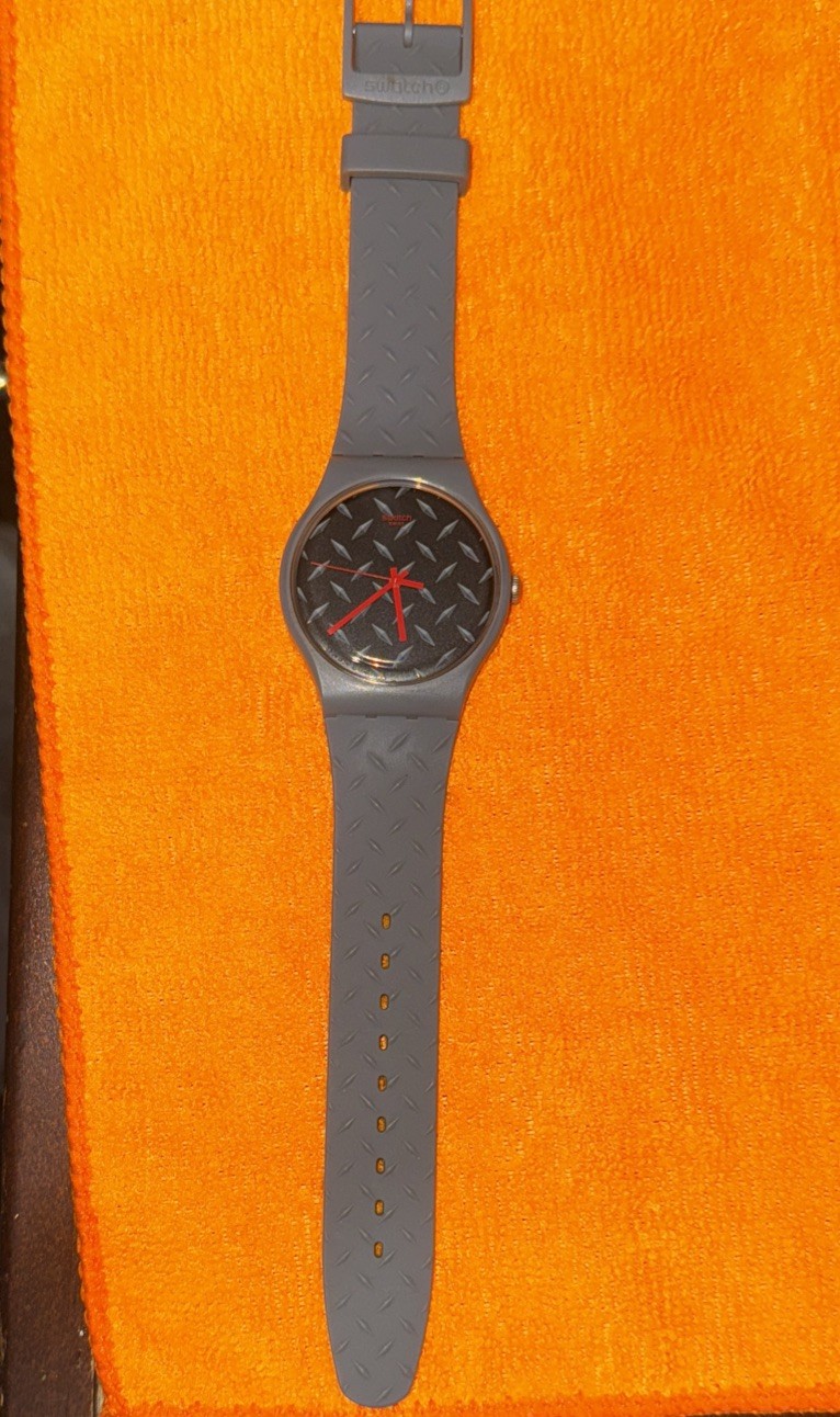 Swatch New Gent Text-Ure Watch SUOM102