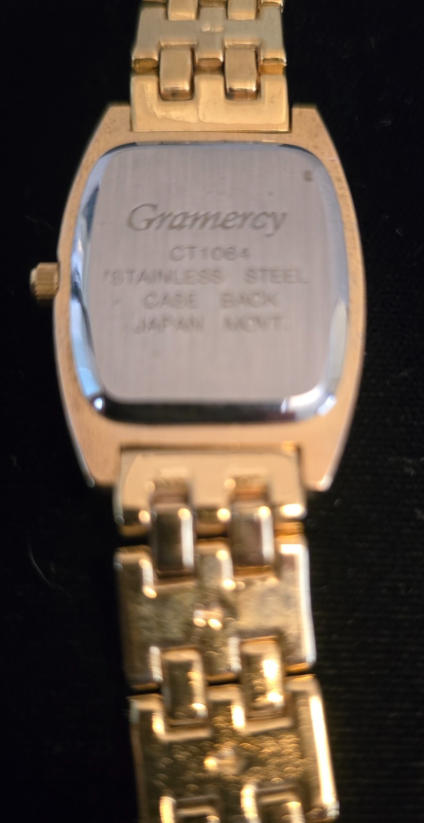 Gramercy CT1064 Gold Tone Women’s Barrel Tank Watch Crystal Bezel Gold Dial EUC