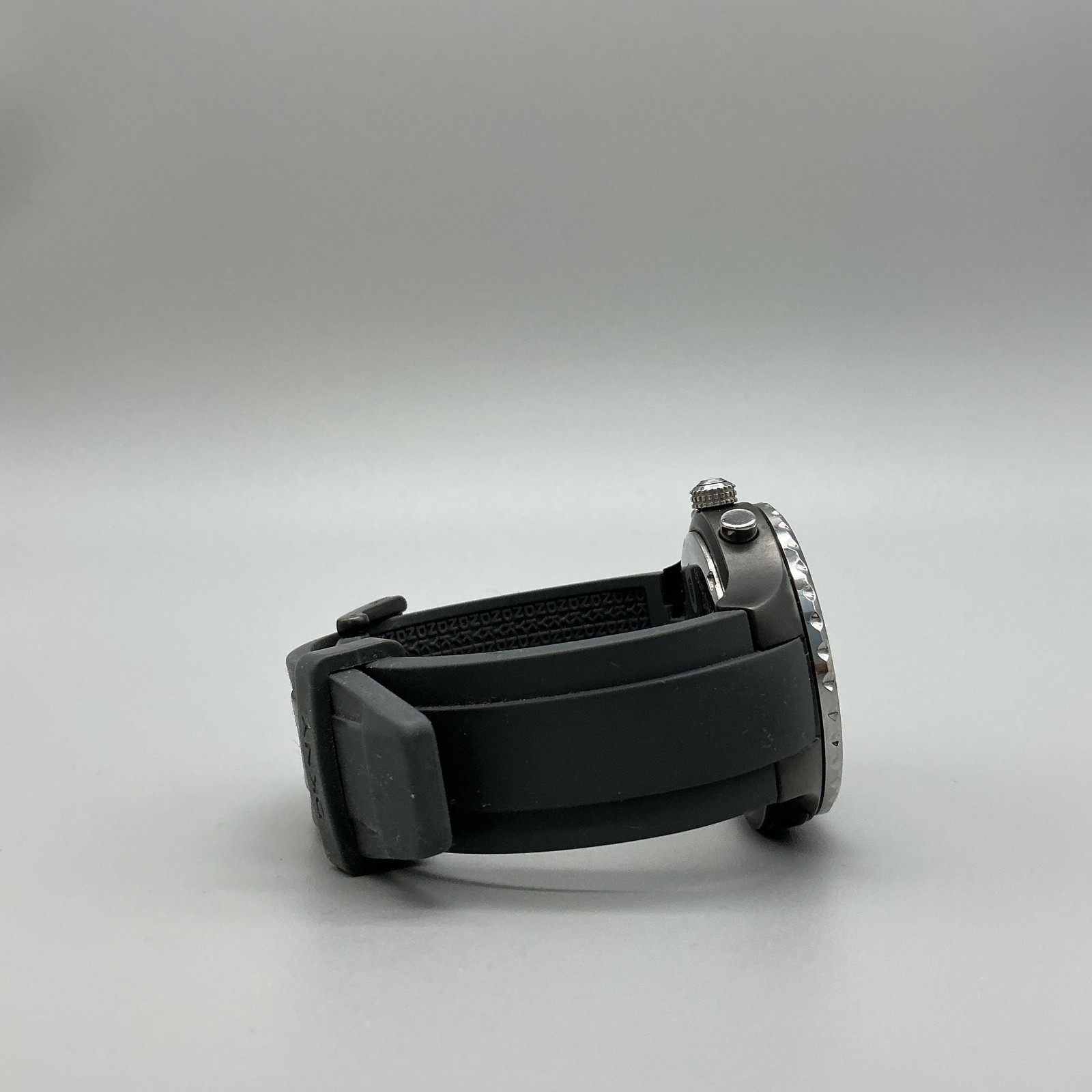 DKNY Mens Watch 42mm Black Dial Chronograph Date Sport NY-1470 New Battery