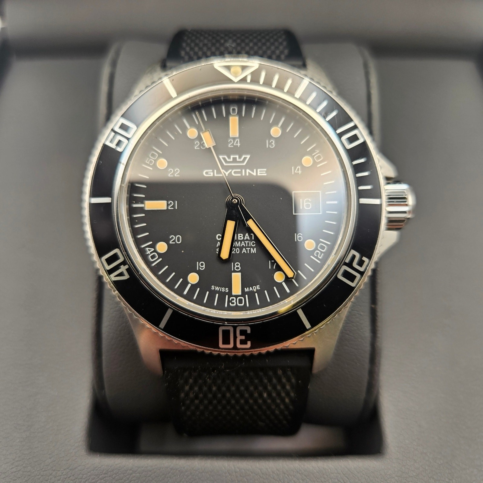 GLYCINE GL0083 COMBAT SUB 42MM SWISS AUTOMATIC WATCH WORN AFTERMARKET STRAP