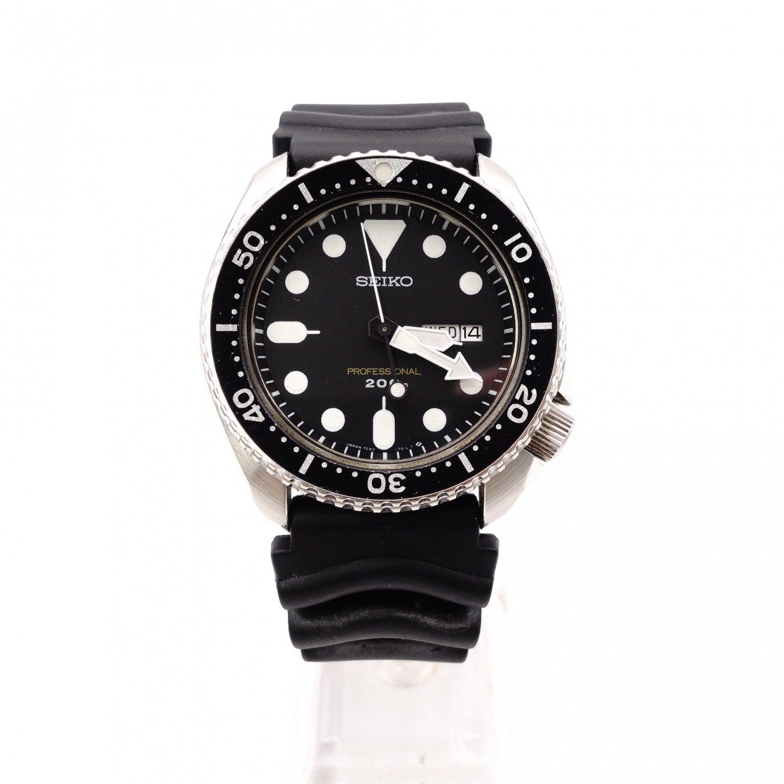 SEIKO Diver’s Quartz Black Silver Watch 40mm Wrist 21-26cm From Japan