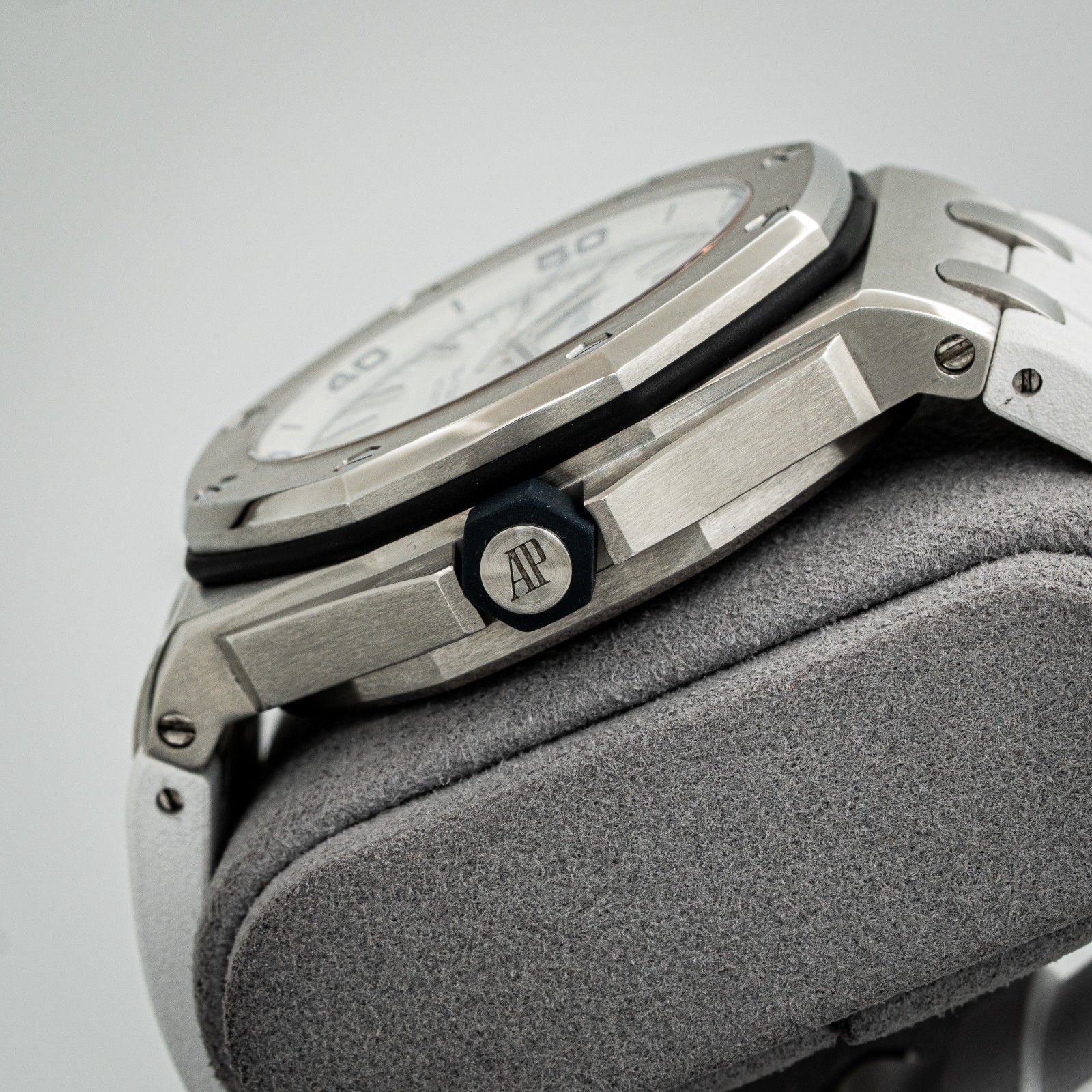 Audemars Piguet Royal Oak Offshore Diver White 15710ST.OO.A010CA.01 B&P