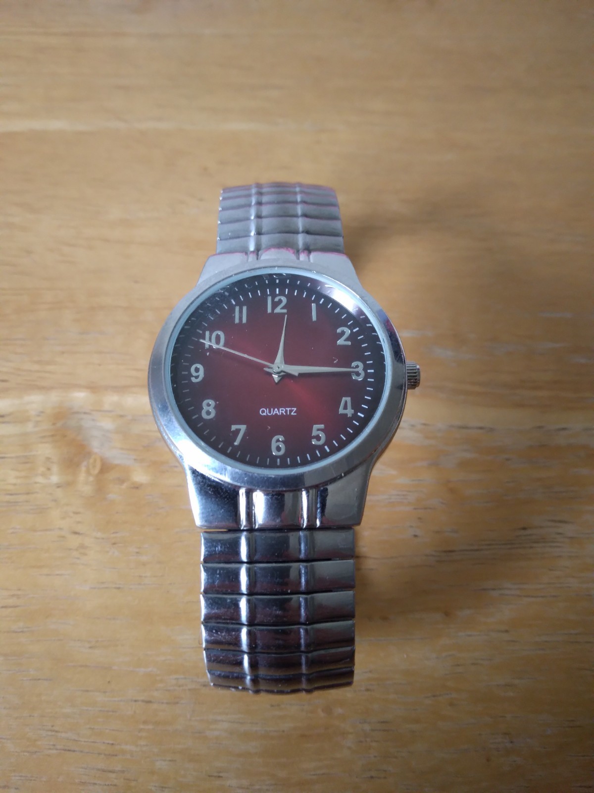 Unisex Quartz Watch GENWM753 Silver with Red Dial: 36mm, New Battery