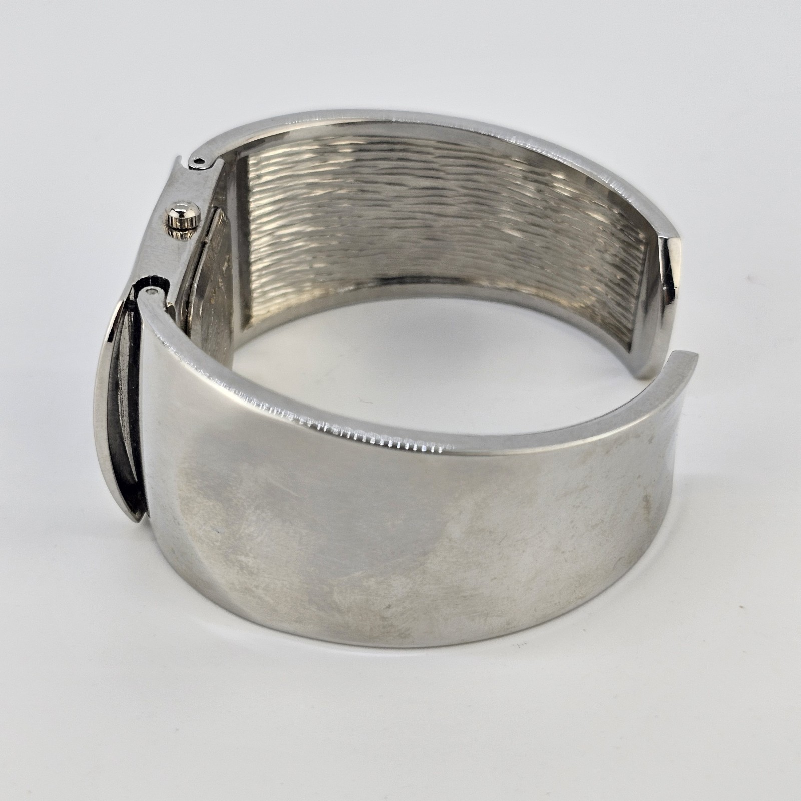 Women’s Cuff Bracelet Watch 26MM White Dial Gray Bracelet Bands 5.5″ NEW Battery