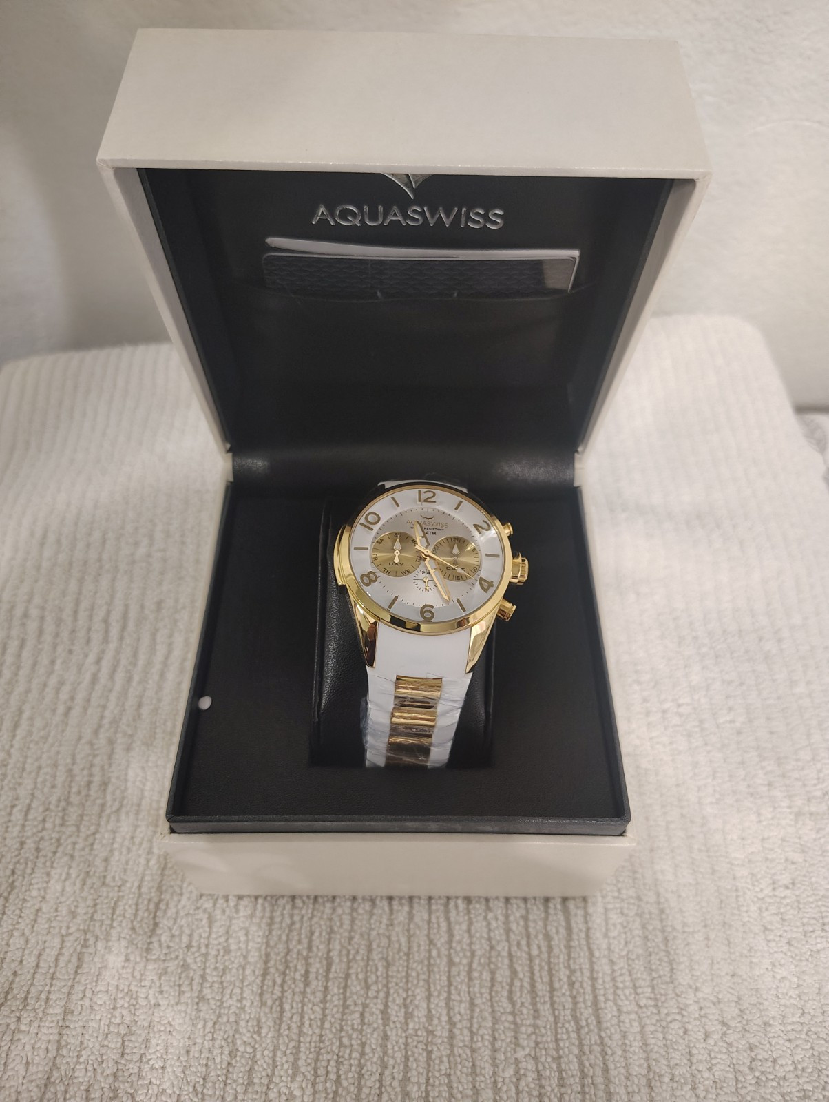 AQUASWISS TRAX 5H BRAND NEW 43mm.