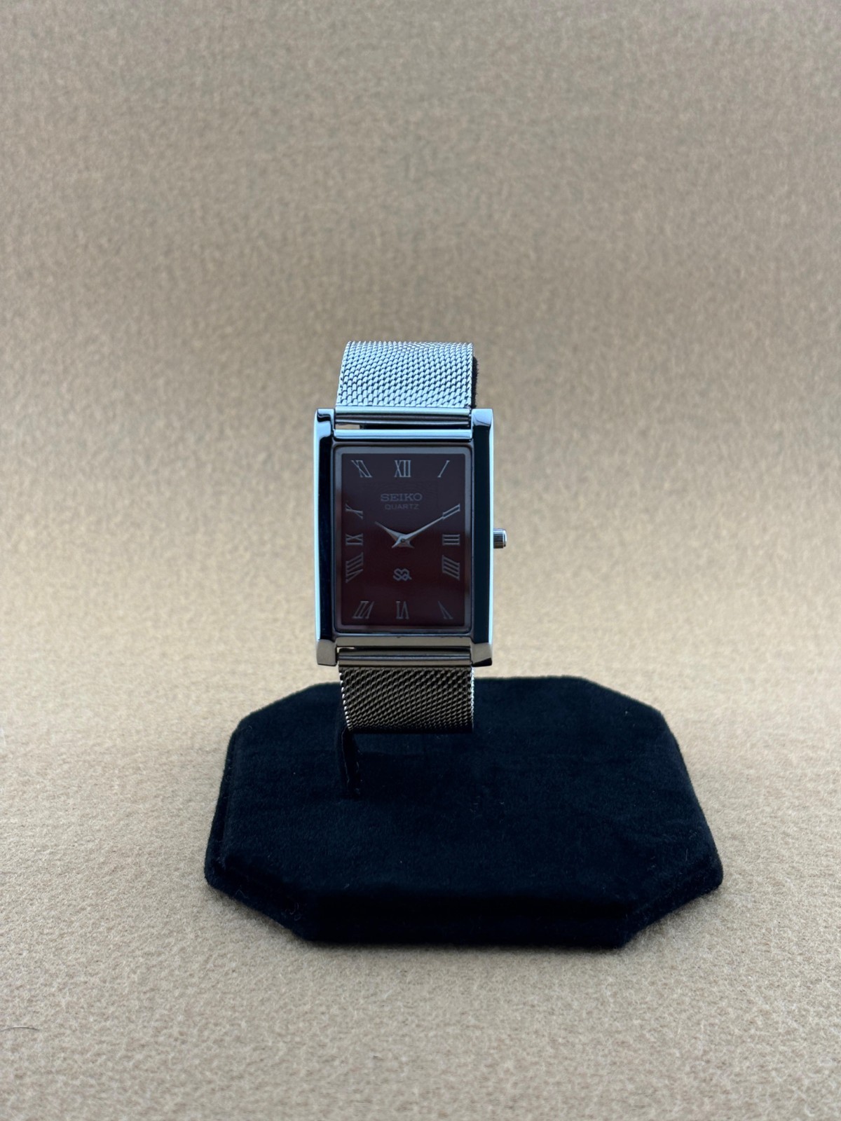 RARE RED SILVER Vintage Seiko Slim Quartz Men’s Wristwatch