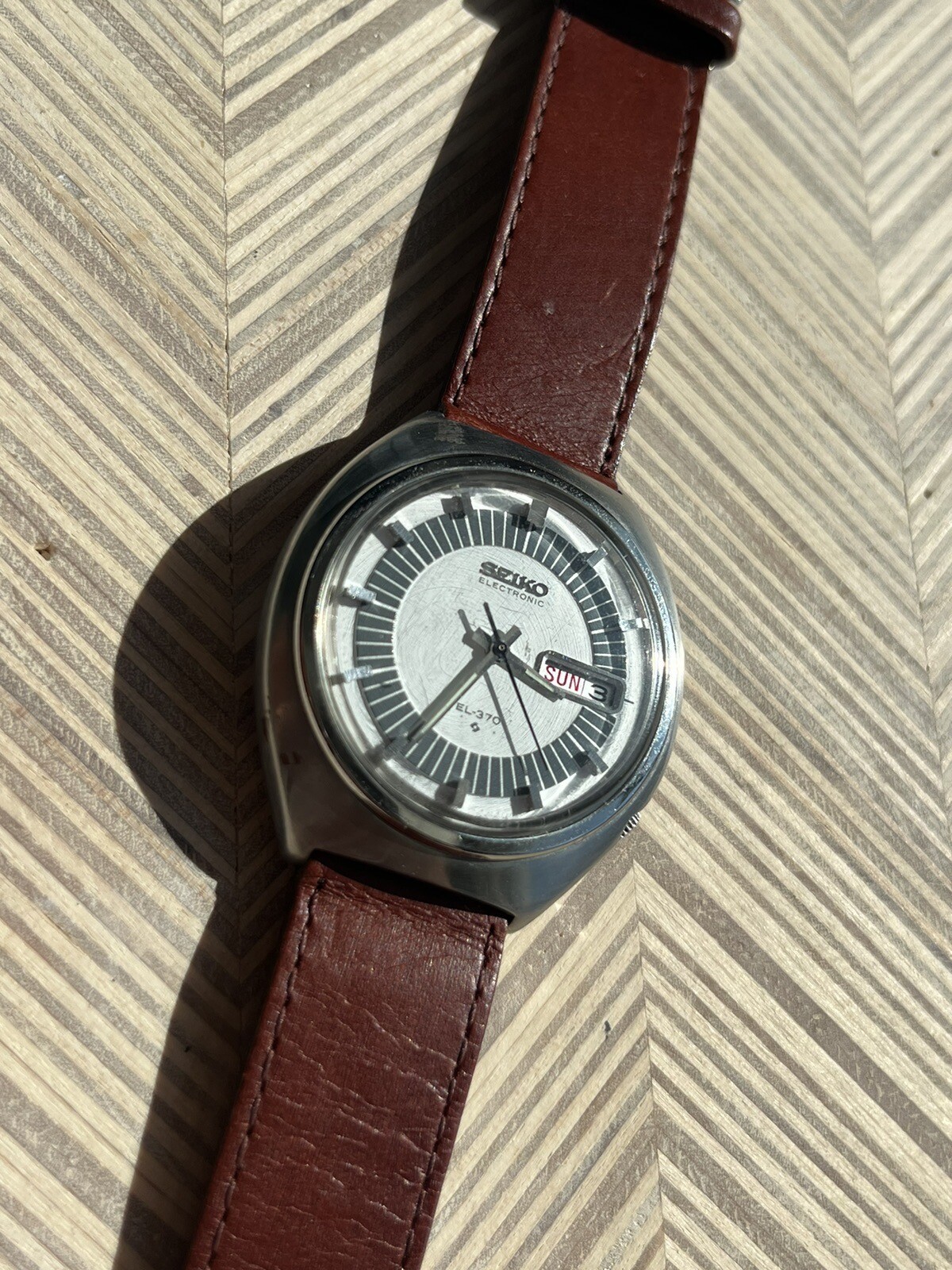 Vintage Seiko EL-370 Men’s Wristwatch / Rare Watch Collection / 3703-8009