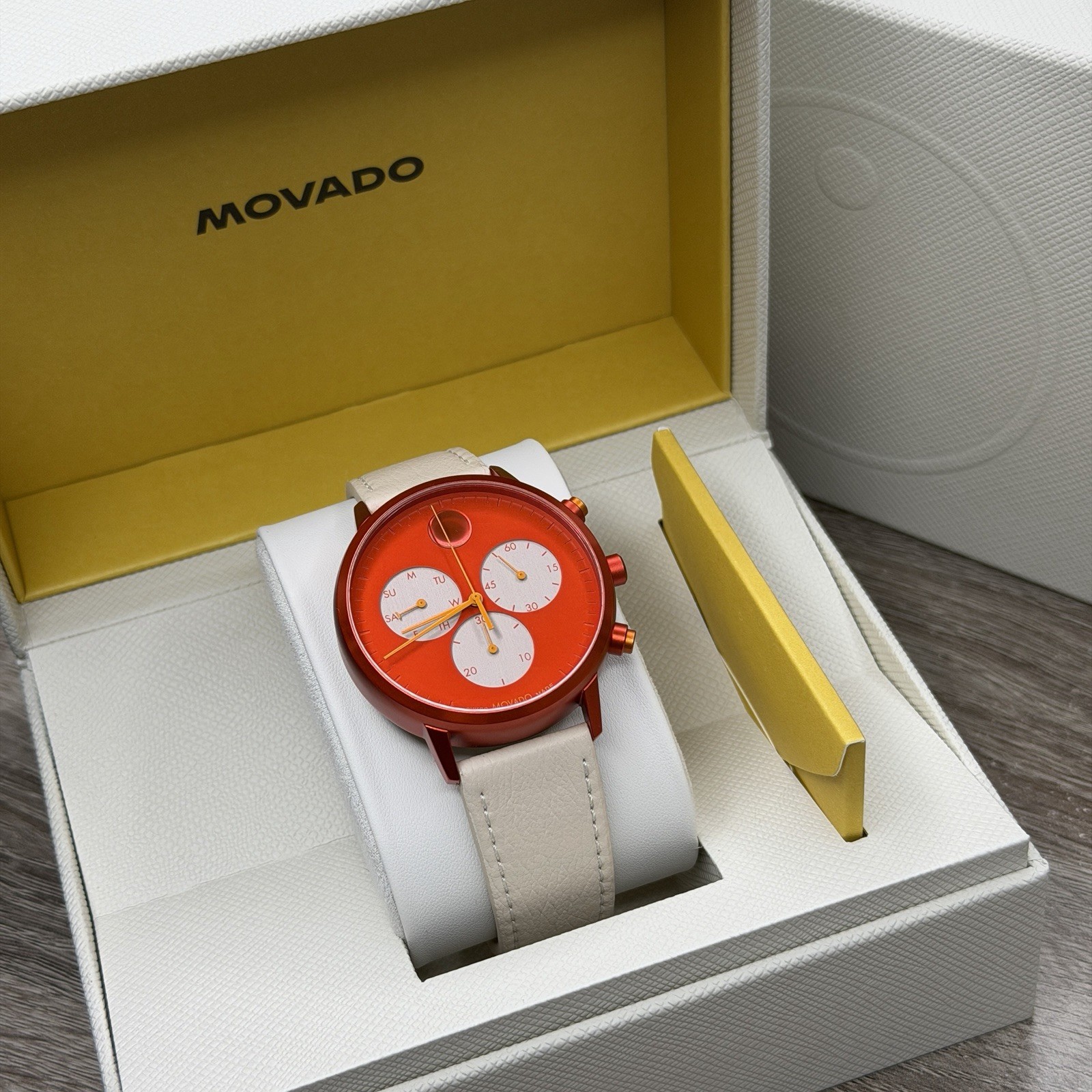 NEW✅SWISS✅ Movado FACE Red Dial Cream Leather Chrono Aluminum Men Watch 3640150