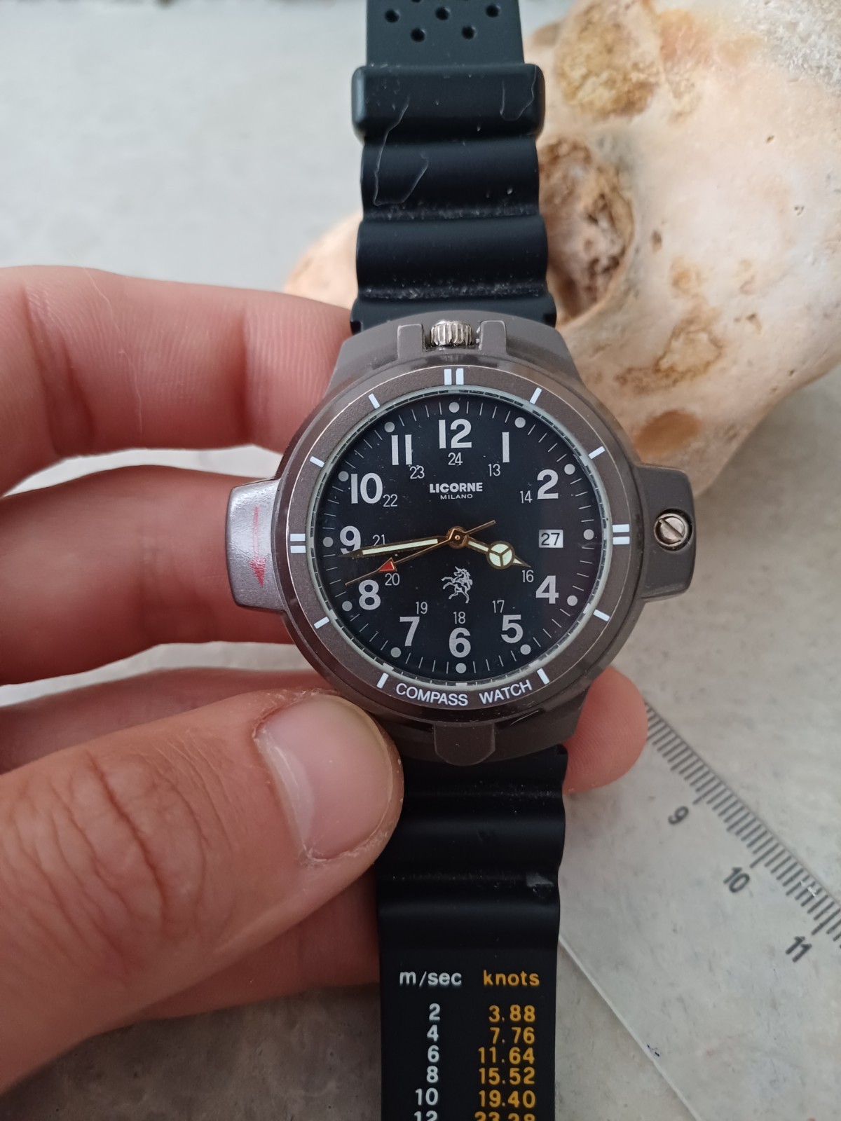 RARE Vintage 41mm Men’s Quartz Gun Metal Compass Watch!