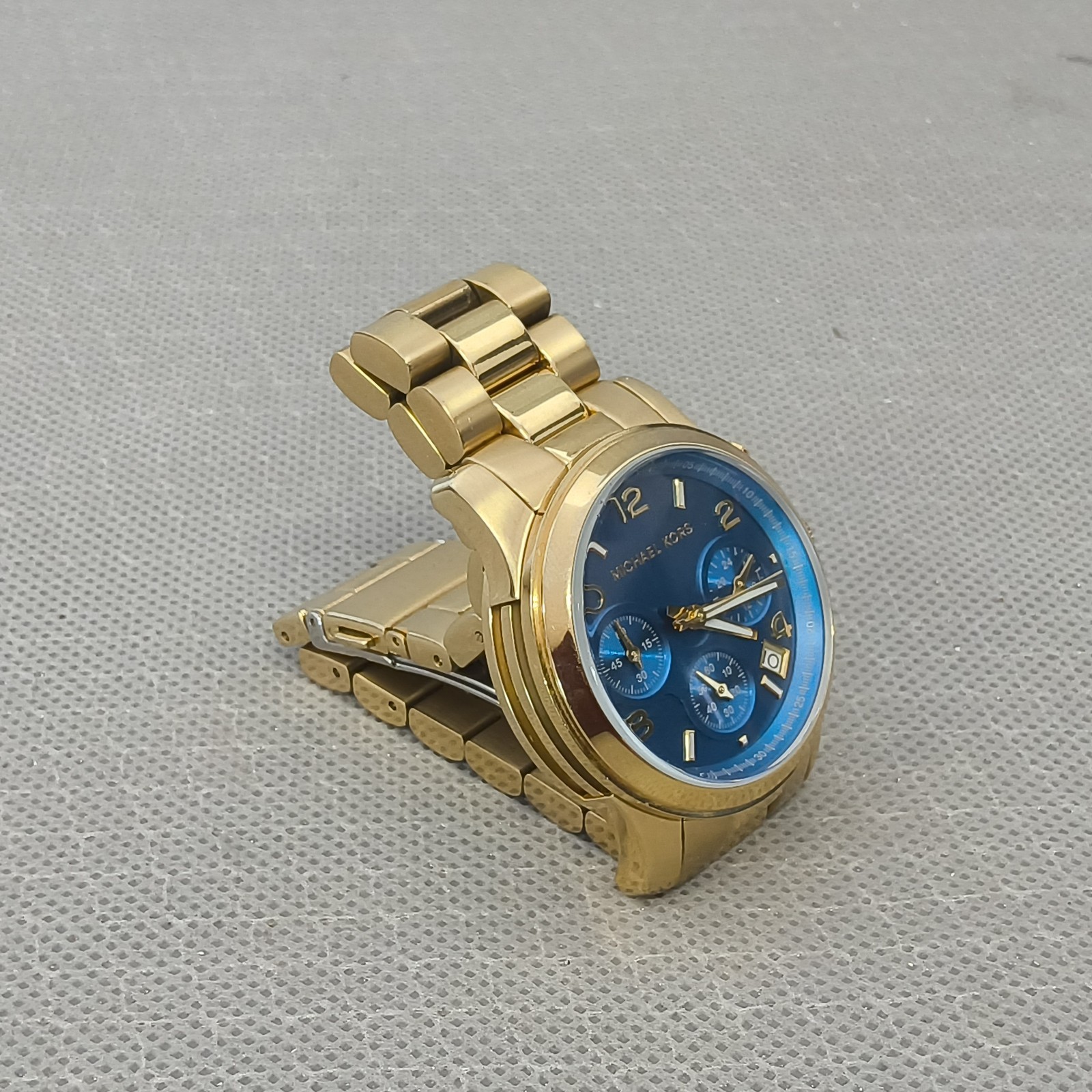 Michael Kors MK-7353 Runway Gold Tone Watch Women Stainless Steel -See condition