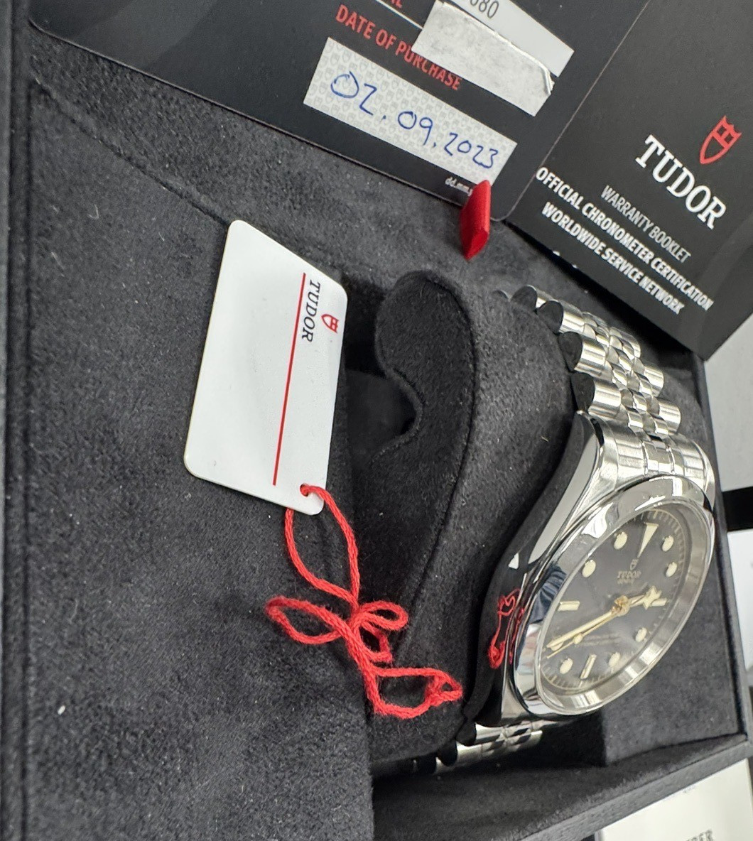 Tudor Black Bay Black dial 41mm Mens watch M79680-0001 BOX AND PAPER