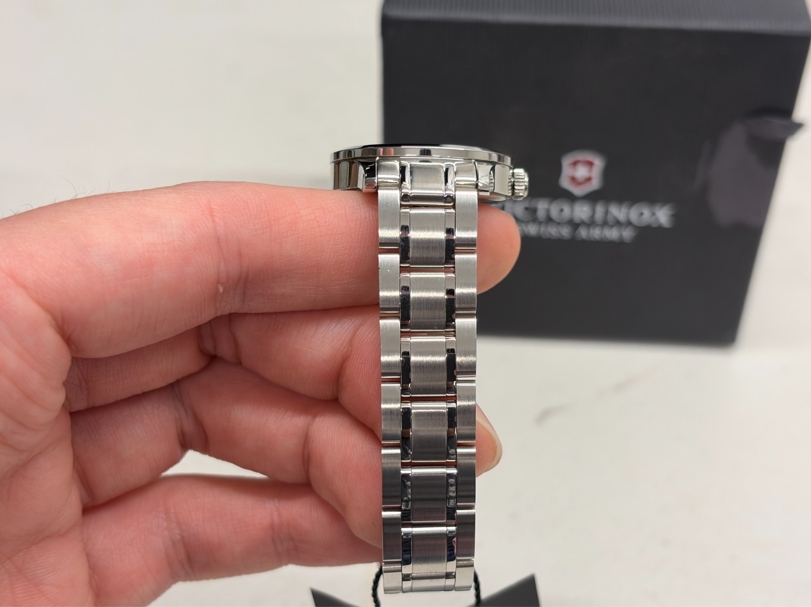 Victorinox Alliance Quartz Movement Silver Dial Ladies Watch 241539 – USED GOOD