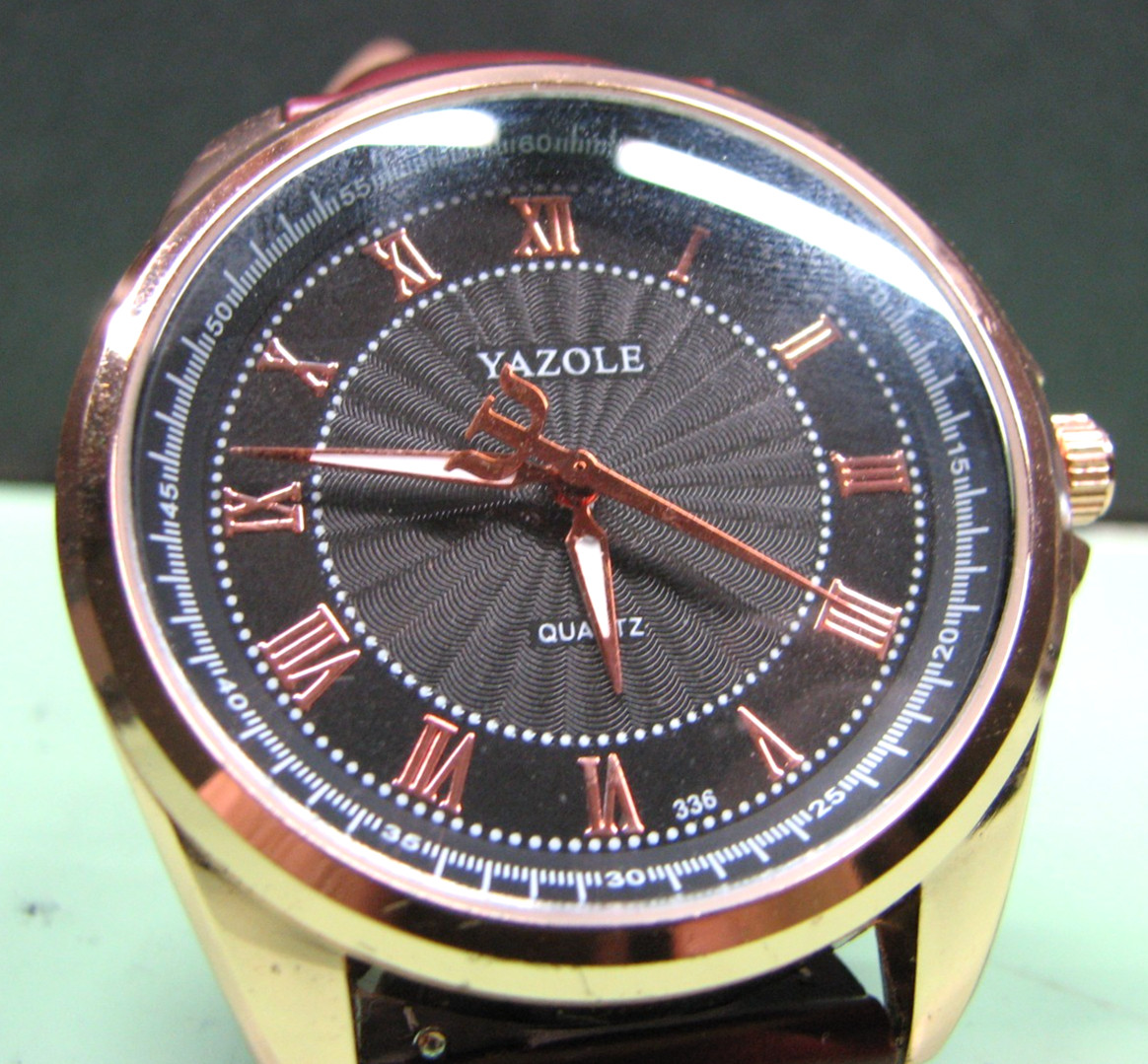 Yazole Quartz Watch with New Leather Bracelet