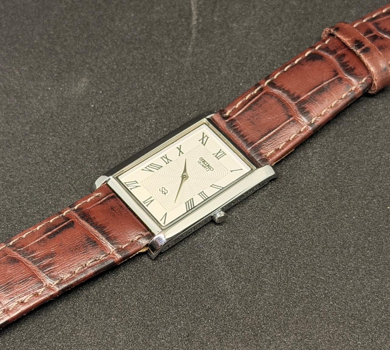 Vintage Seiko Slim Quartz Men’s Wrist Watch With Free DDP Shipping