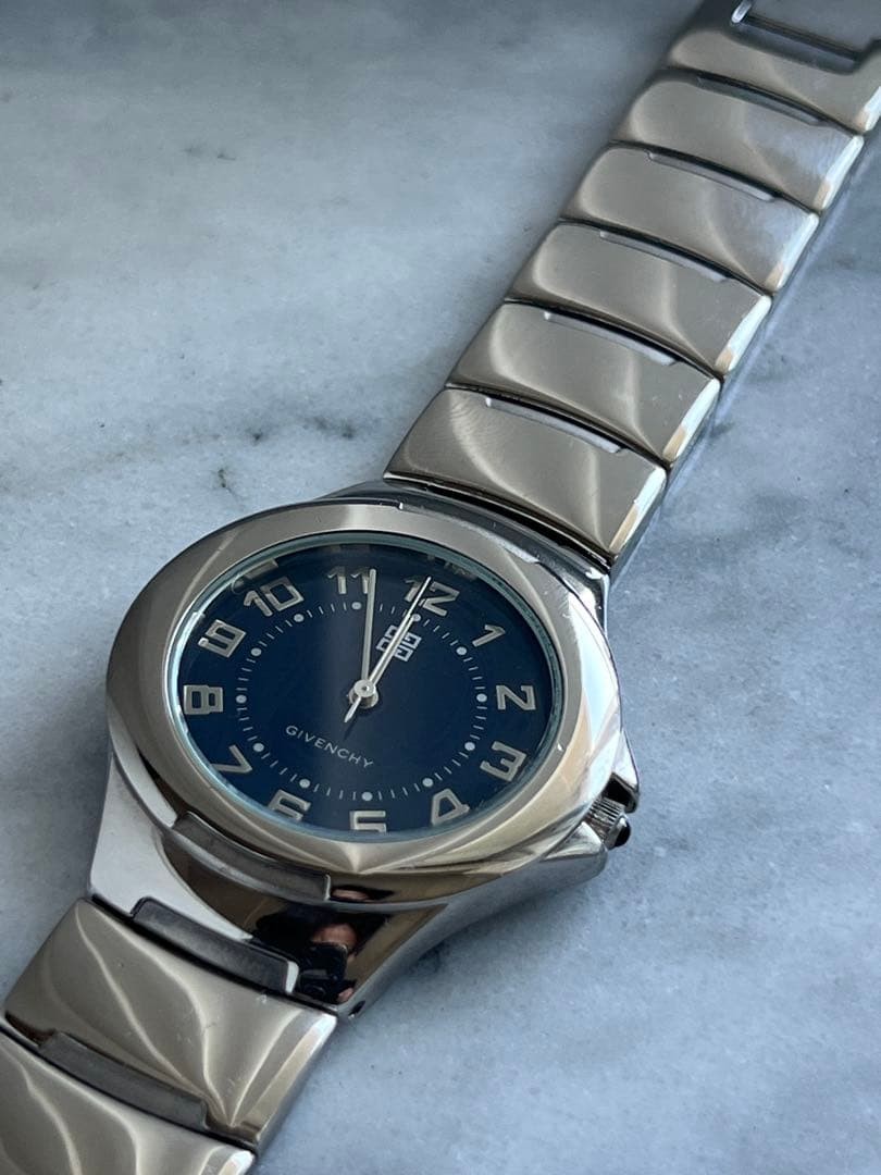 GIVENCHY AH16XVIII QZ Wristwatch Timepiece Vintage Mint