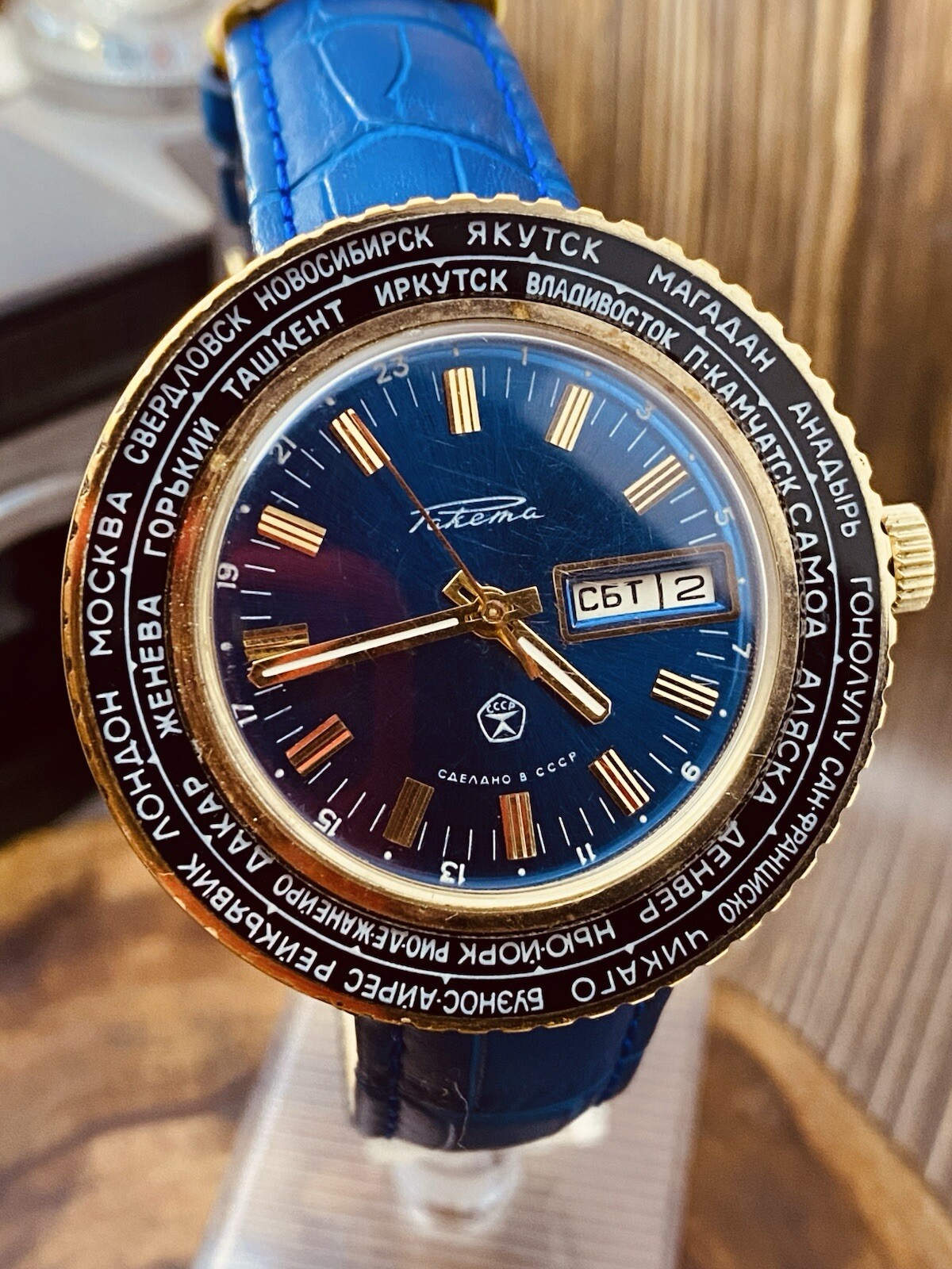 VTG Russian USSR OLD stock wrist watch Raketa Cities City 2628.H calendar #7717