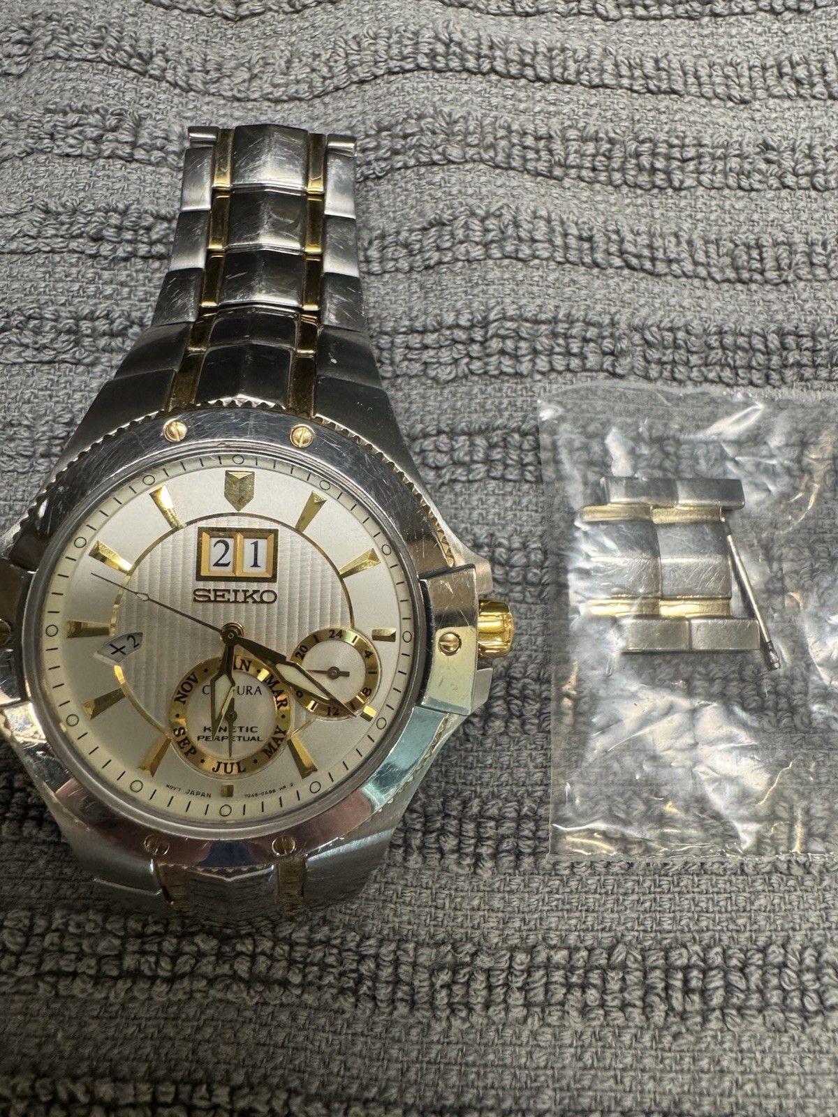 Seiko 7D48-0AB0 Coutura Kinetic Perpetual Watch 2 Tone with Extra Links