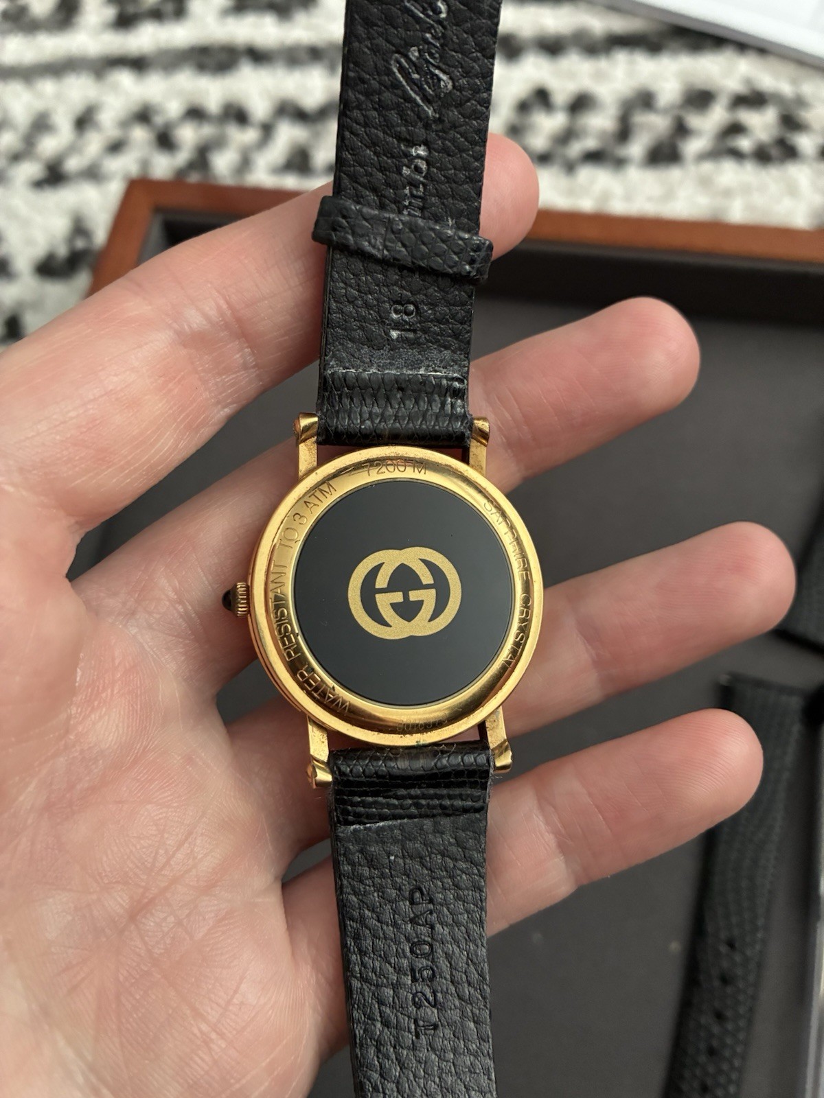 Classic Gucci Men’s Vintage Watch 7200M Including Brand New Leather Strap