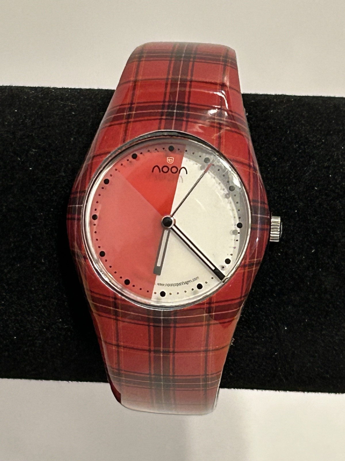 Noon Copenhagen Watch Women’s 33mm Red White Dial Date New Battery ***READ