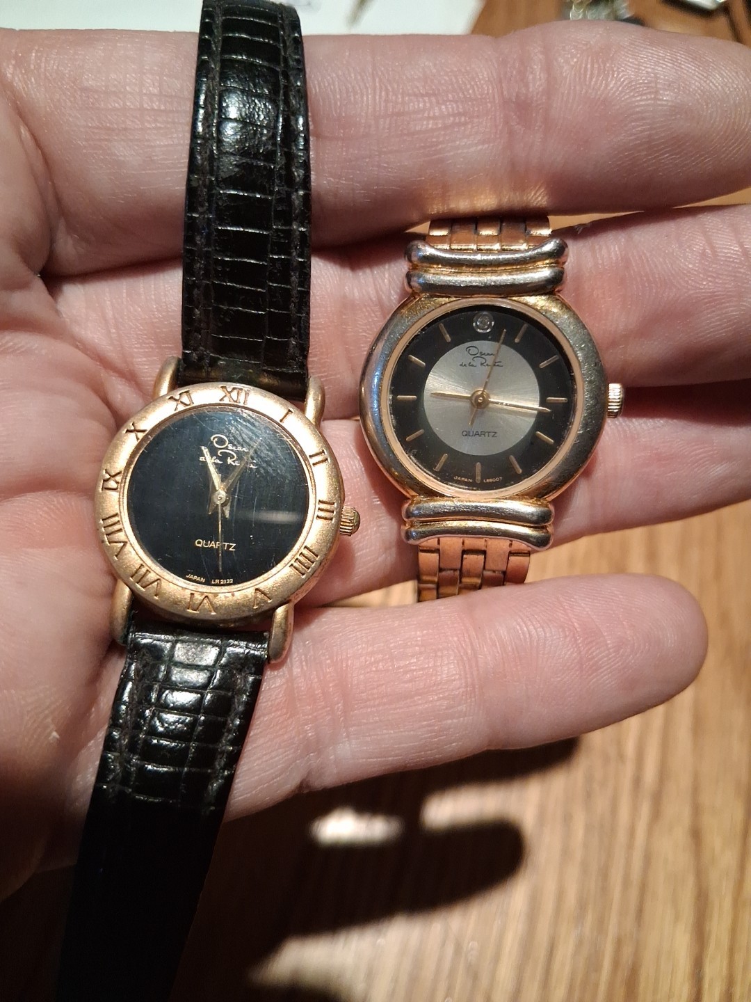 Vintage Oscar De La Renta 2 Designer Gold Toned Or Plated Unsure Ladies Watches