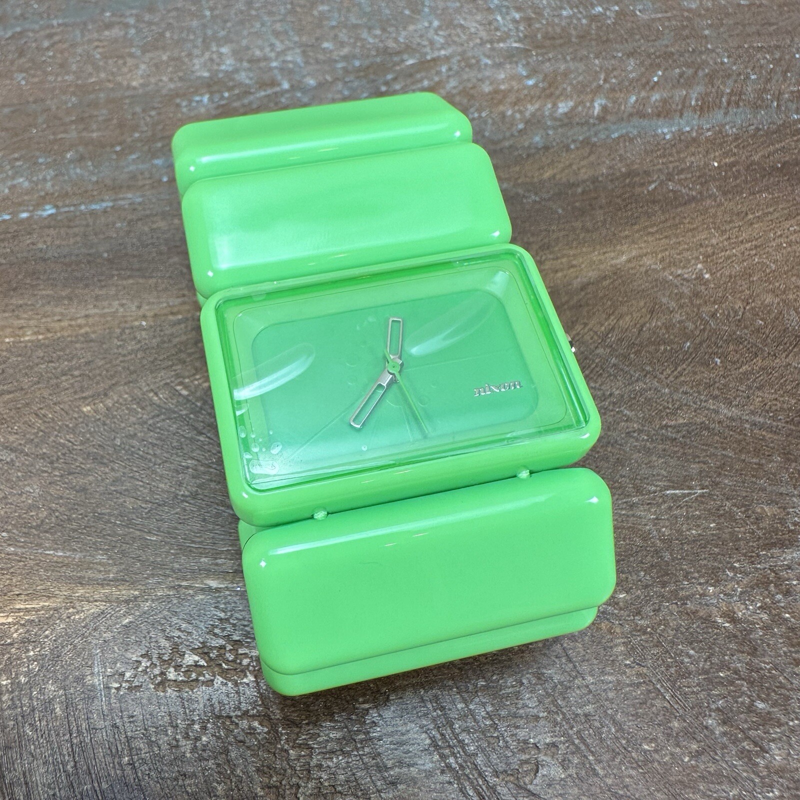 NIB Nixon The Vega Women’s Watch Love The Hotness Lime Color #A726 Elastic Band